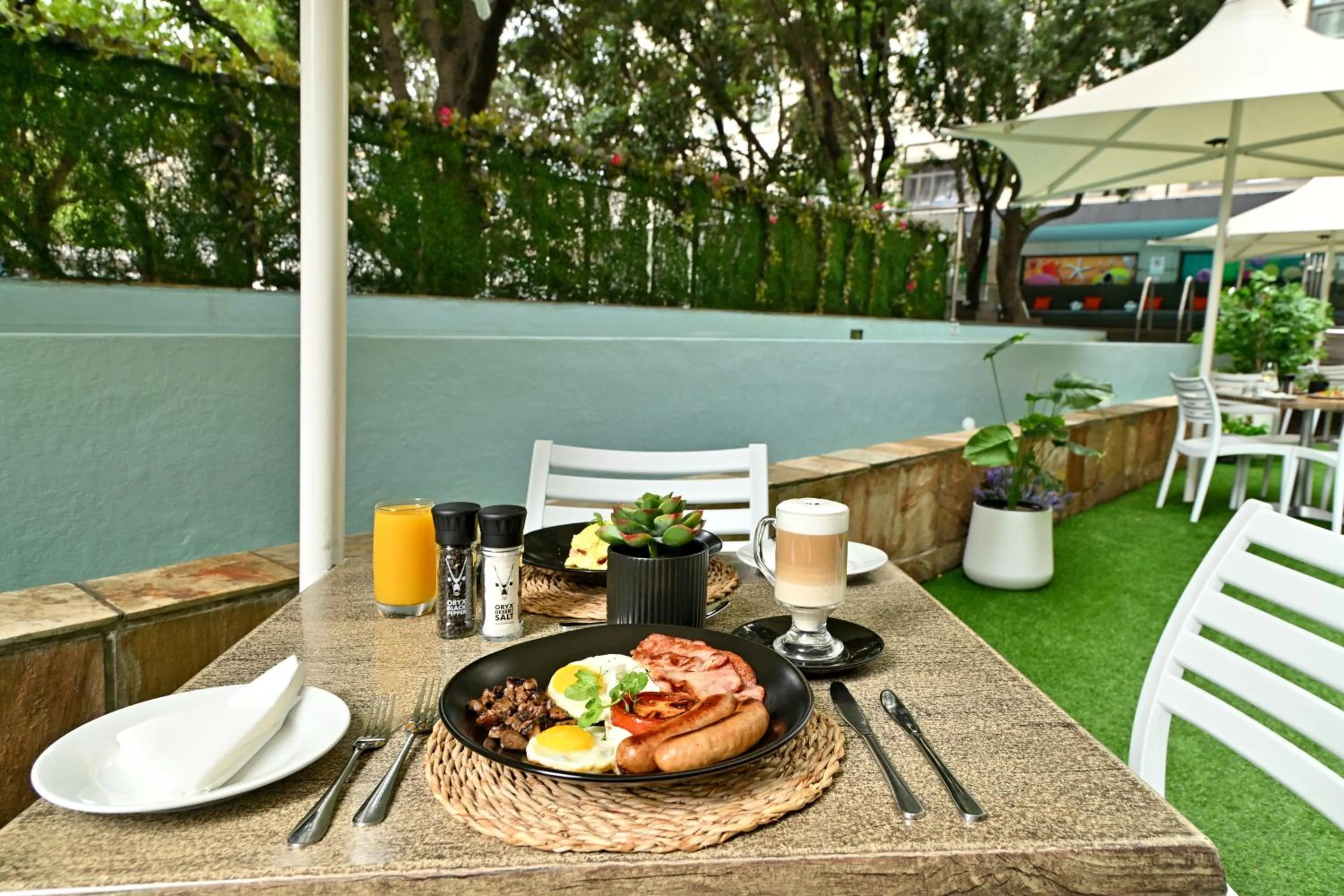Swimming pool in Fountains Hotel