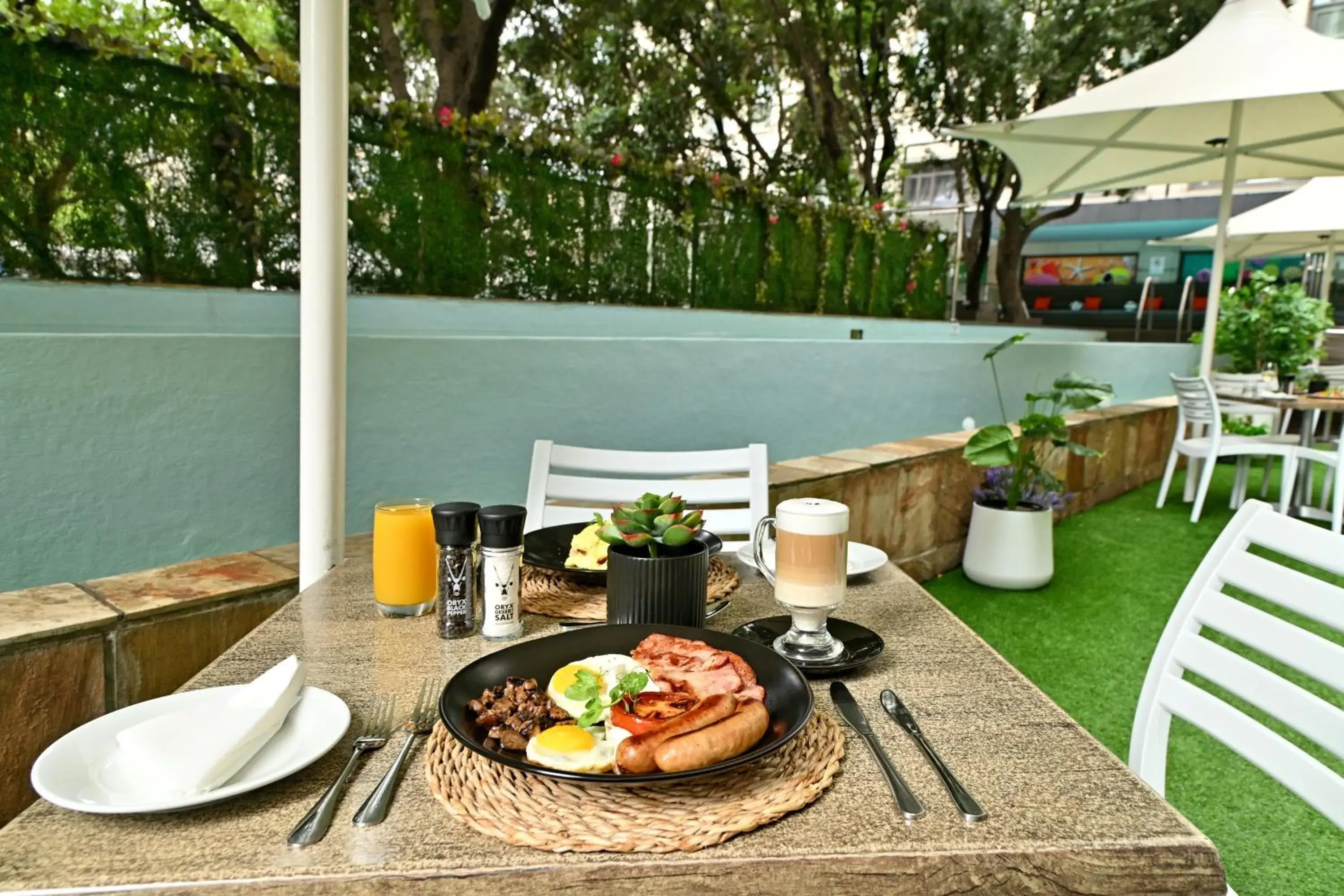 Swimming pool in Fountains Hotel Swimming pool in Fountains Hotel