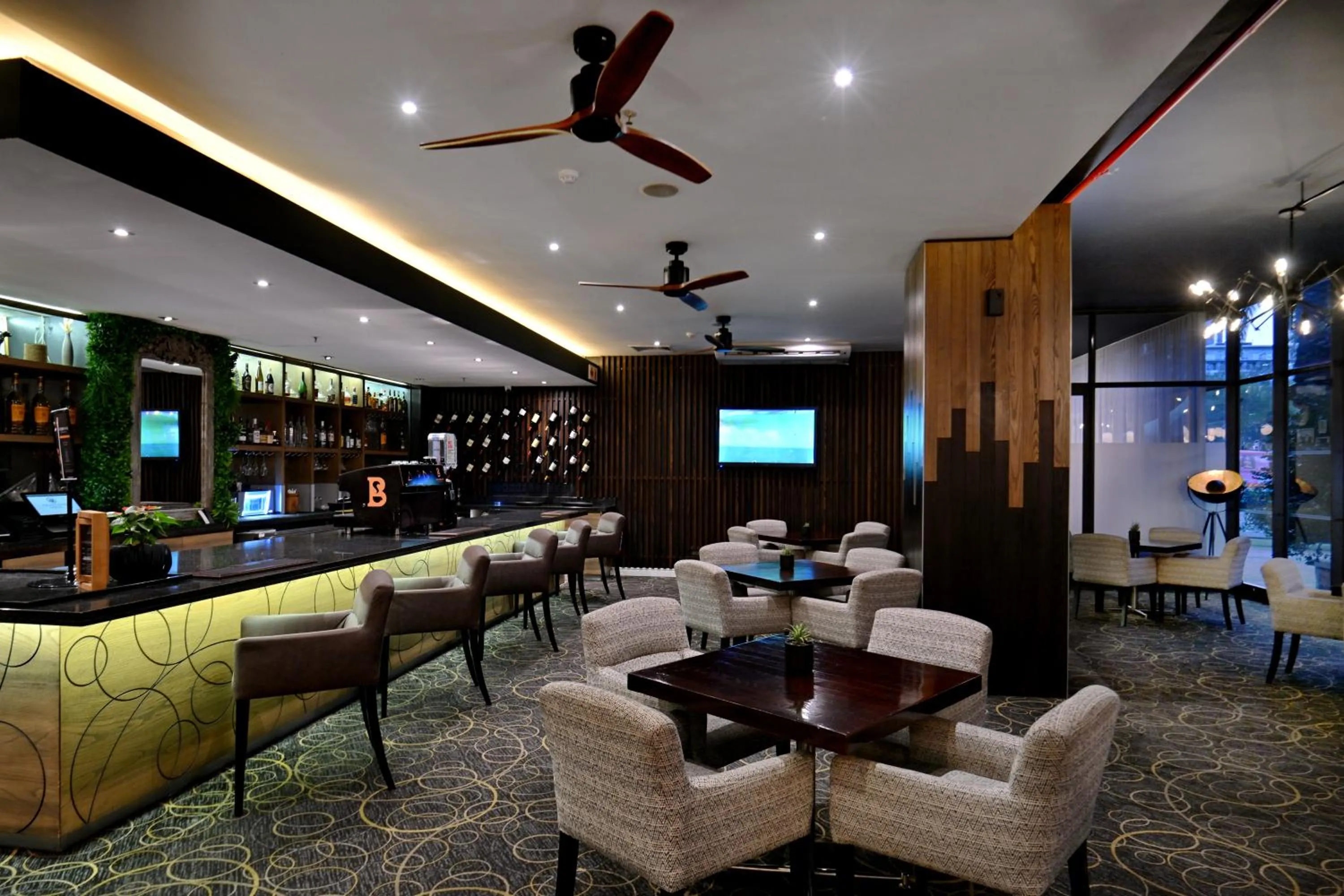 Restaurant/places to eat in Fountains Hotel