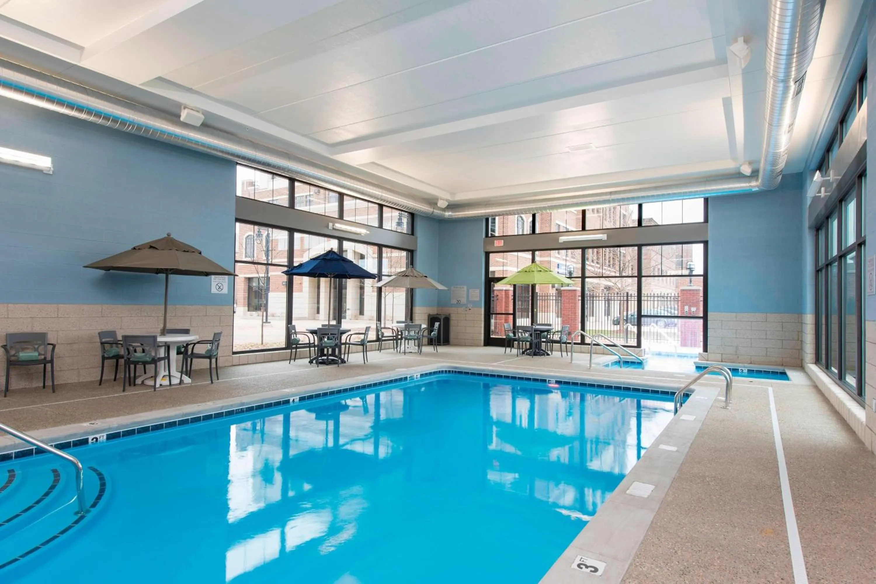 Swimming pool in Courtyard by Marriott Holland Downtown