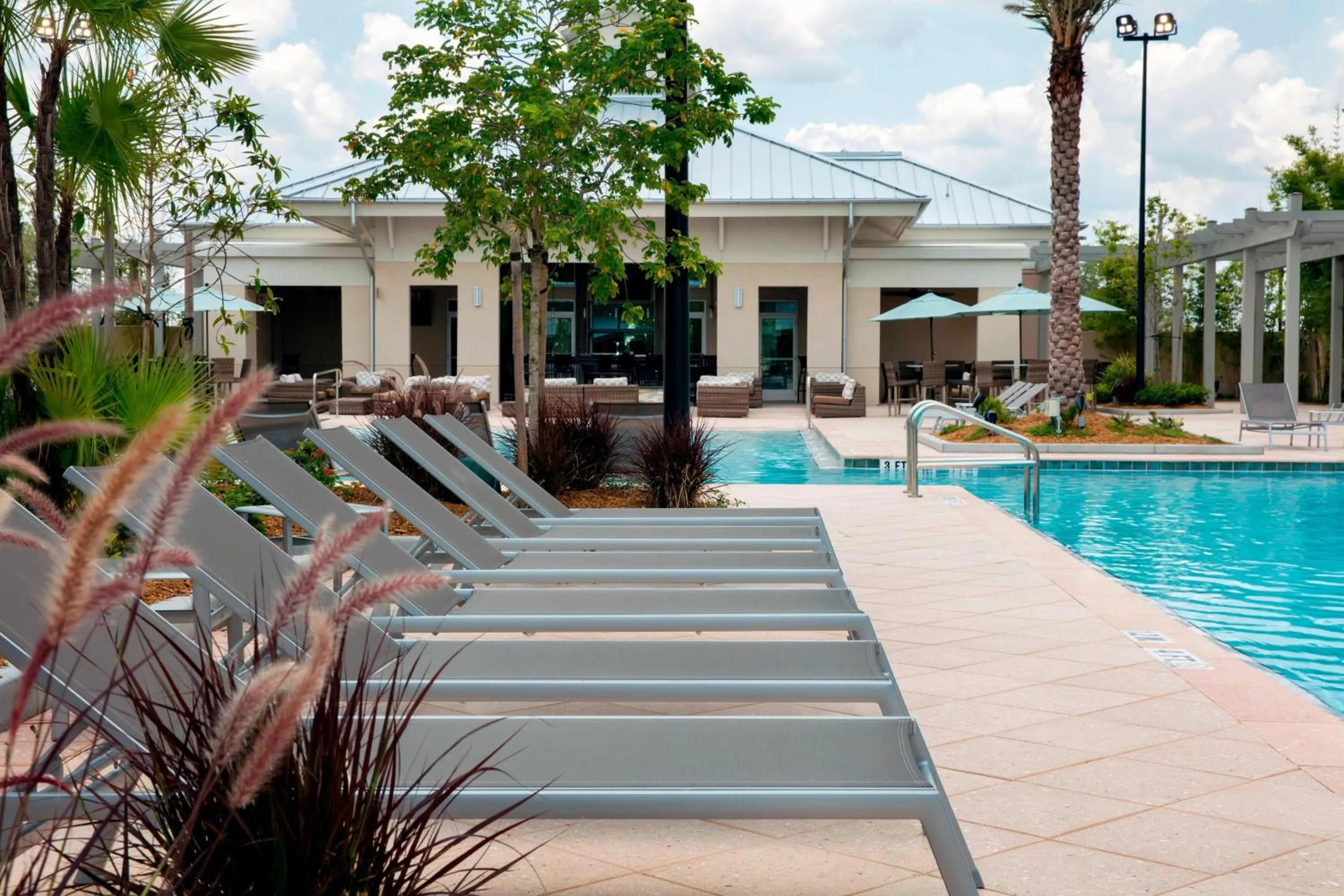Swimming pool in TownePlace Suites Orlando at FLAMINGO CROSSINGS Town Center, Western Entrance