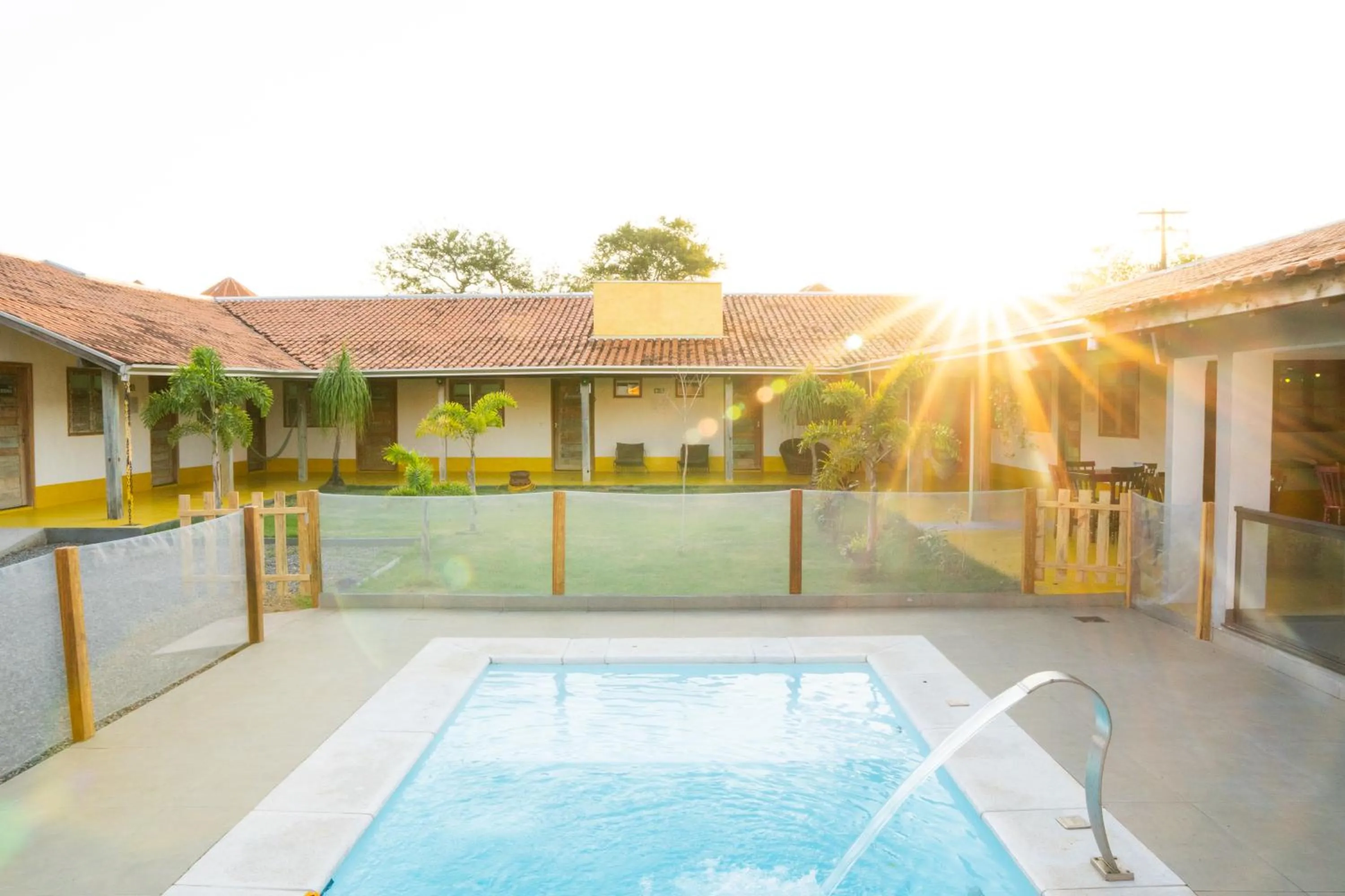 Swimming pool in Pousada Aracuã