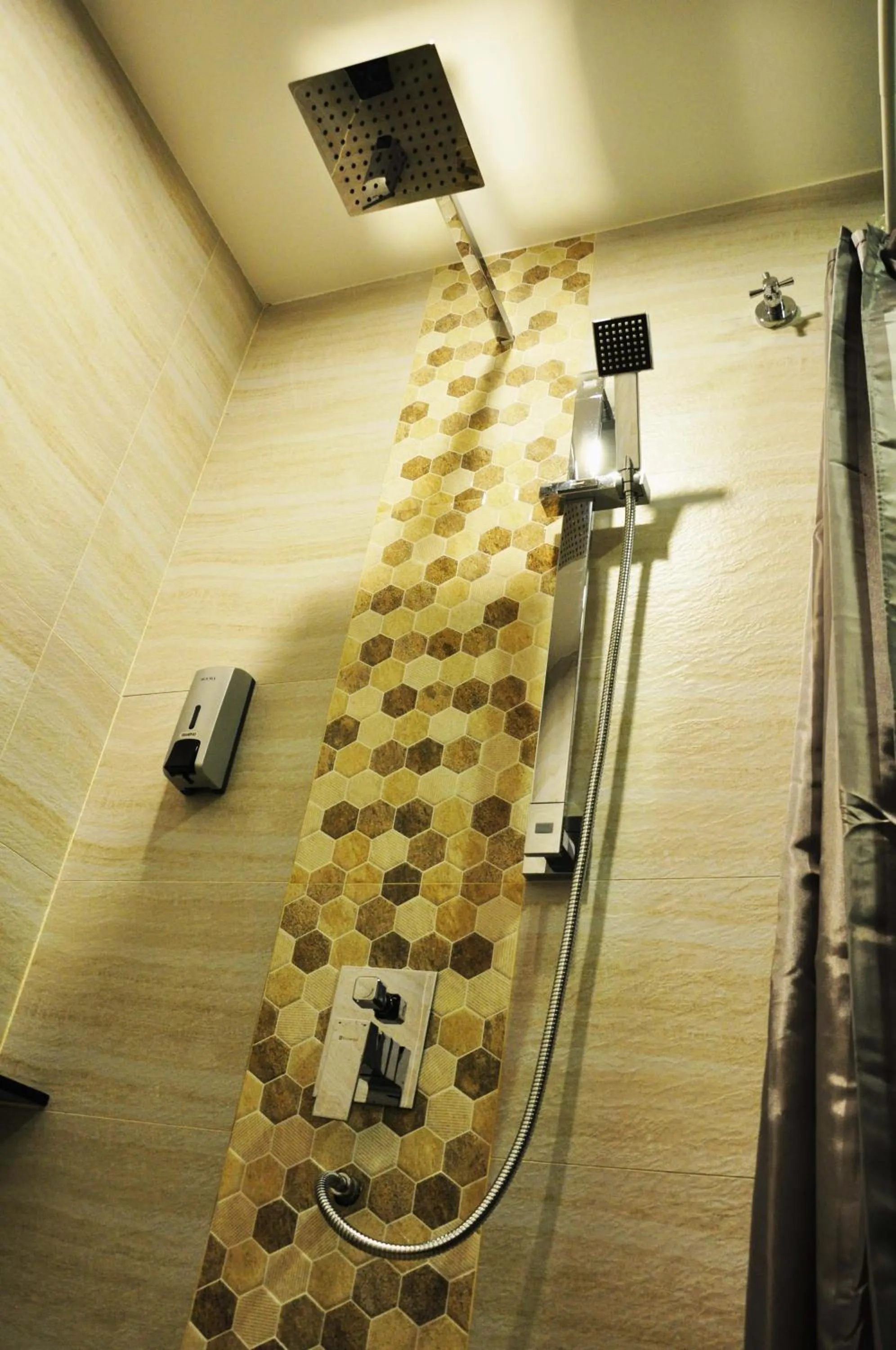 Shower in Valya Hotel, Ipoh