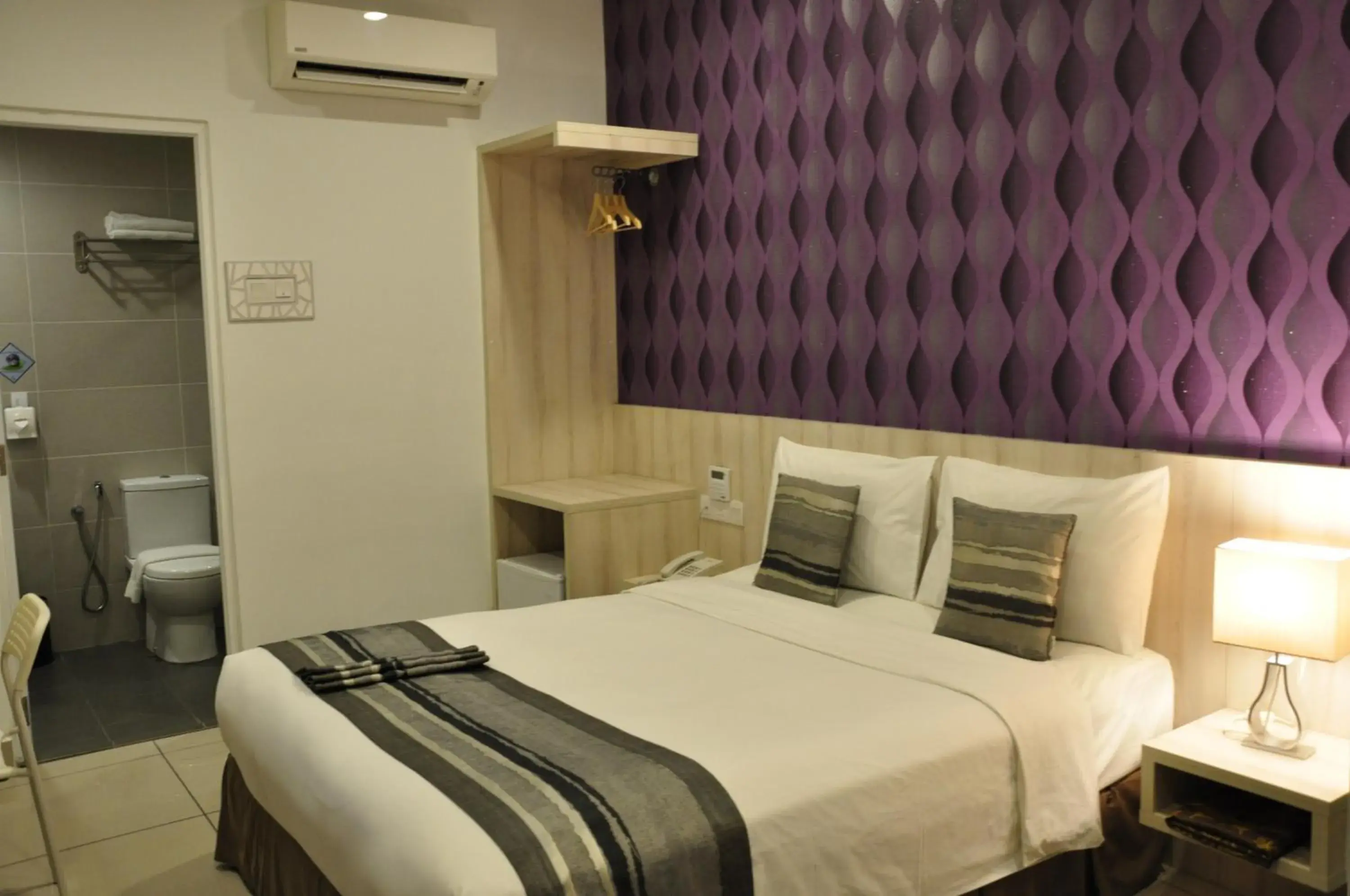 Photo of the whole room, Bed in Valya Hotel, Ipoh Photo of the whole room, Bed in Valya Hotel, Ipoh