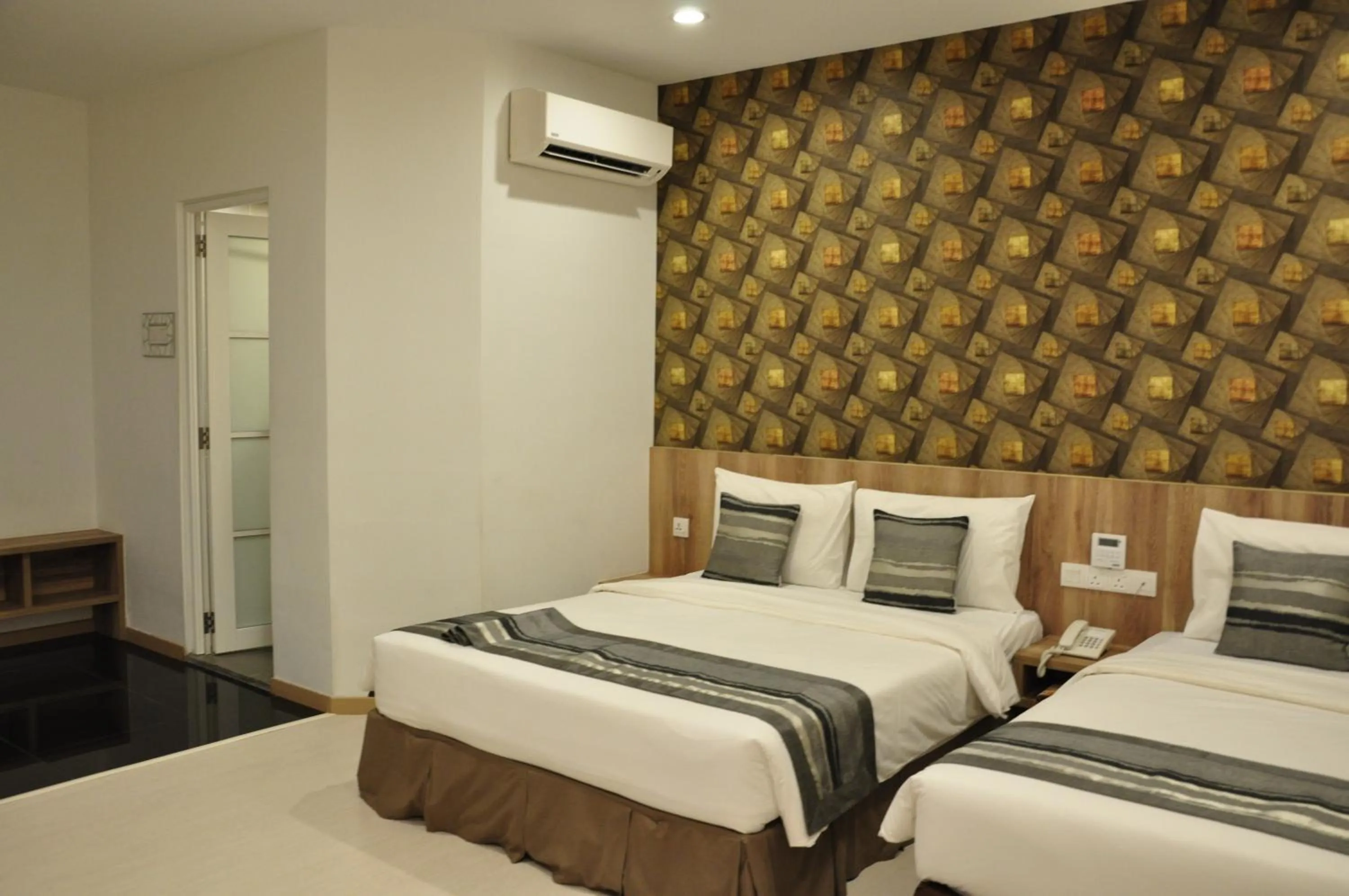 Photo of the whole room, Bed in Valya Hotel, Ipoh
