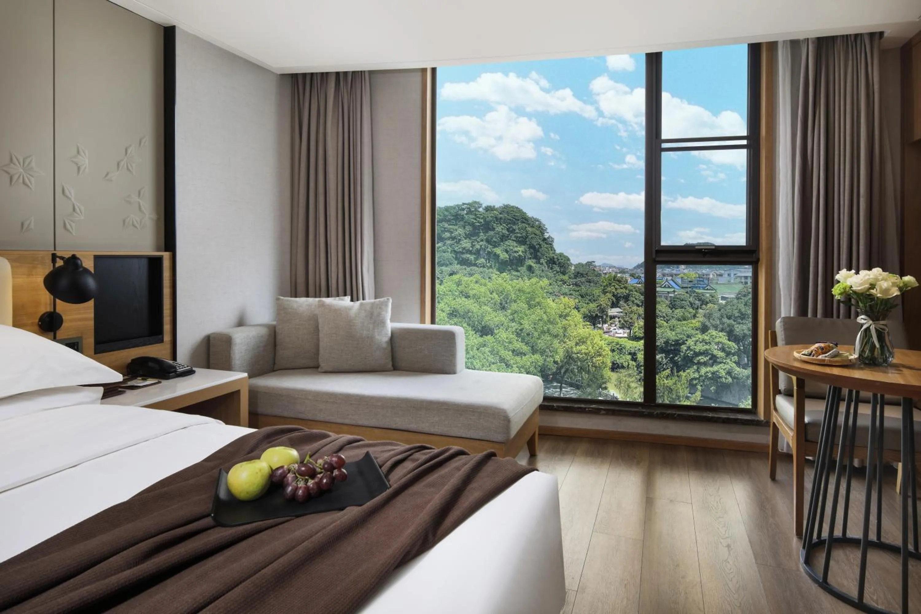 Bed in Venus Royal Hotel Guilin Elephant Trunk Hill Two Rivers and Four Lakes Branch