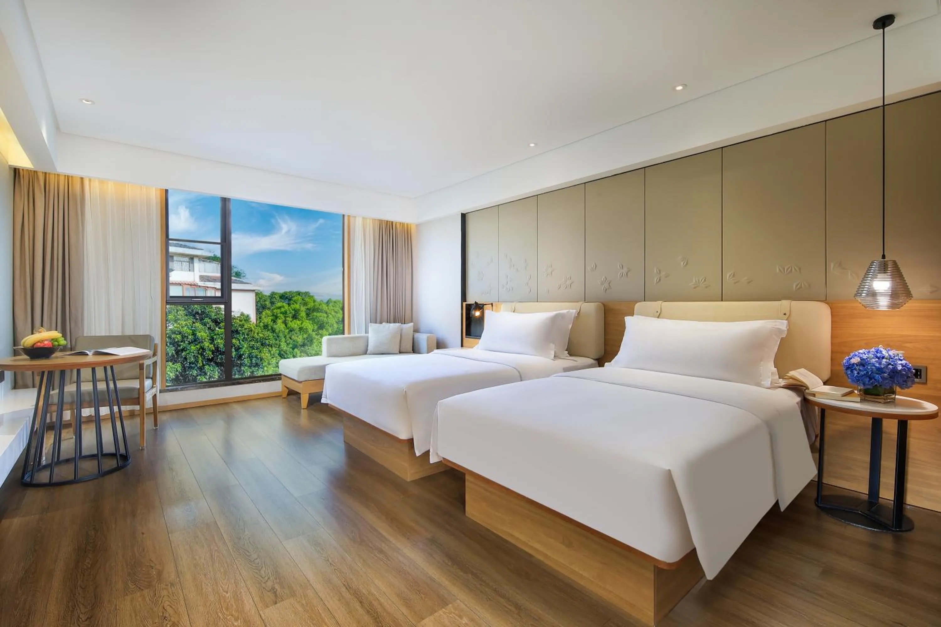 Street view, Bed in Venus Royal Hotel Guilin Elephant Trunk Hill Two Rivers and Four Lakes Branch