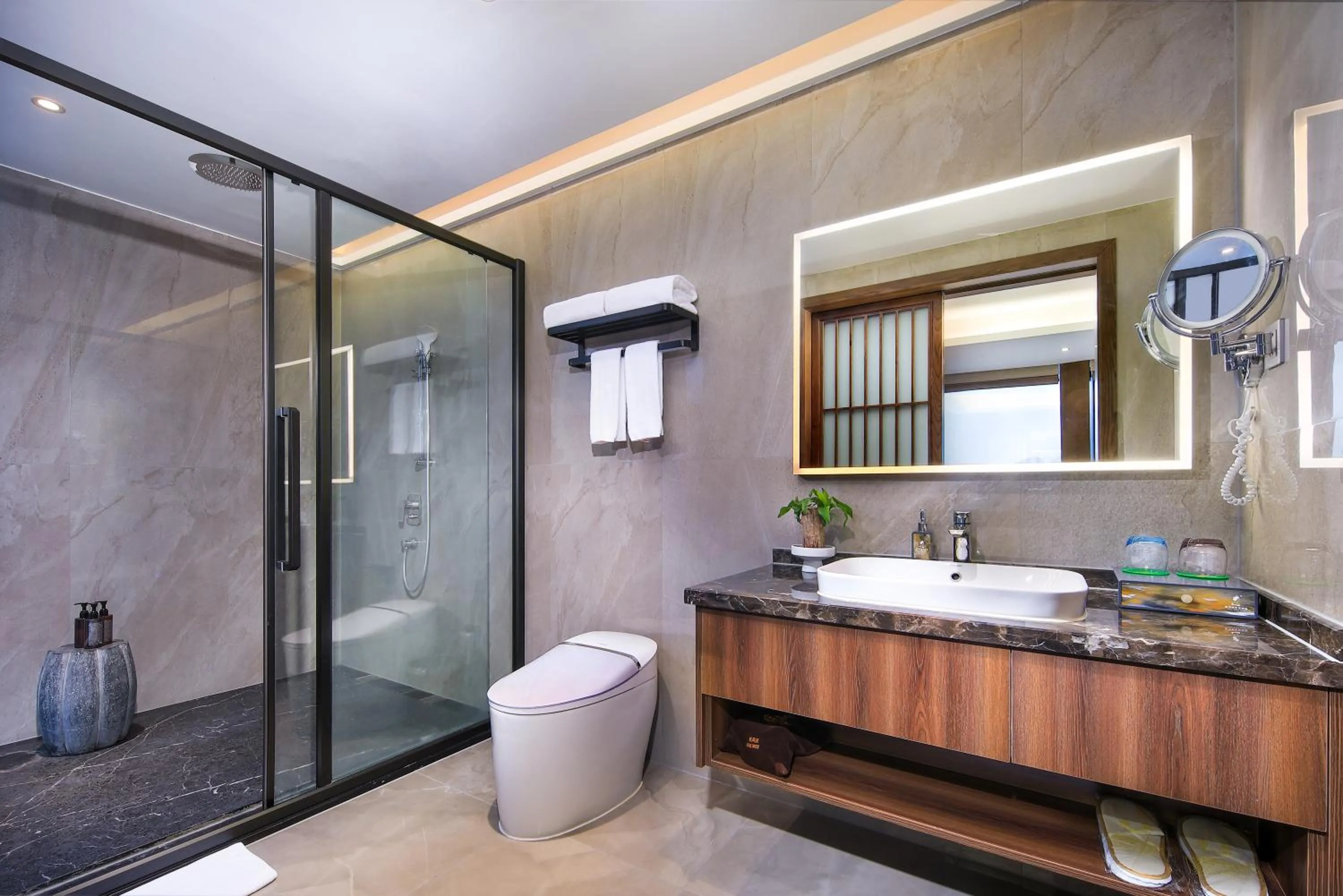 Toilet in Venus Royal Hotel Guilin Elephant Trunk Hill Two Rivers and Four Lakes Branch