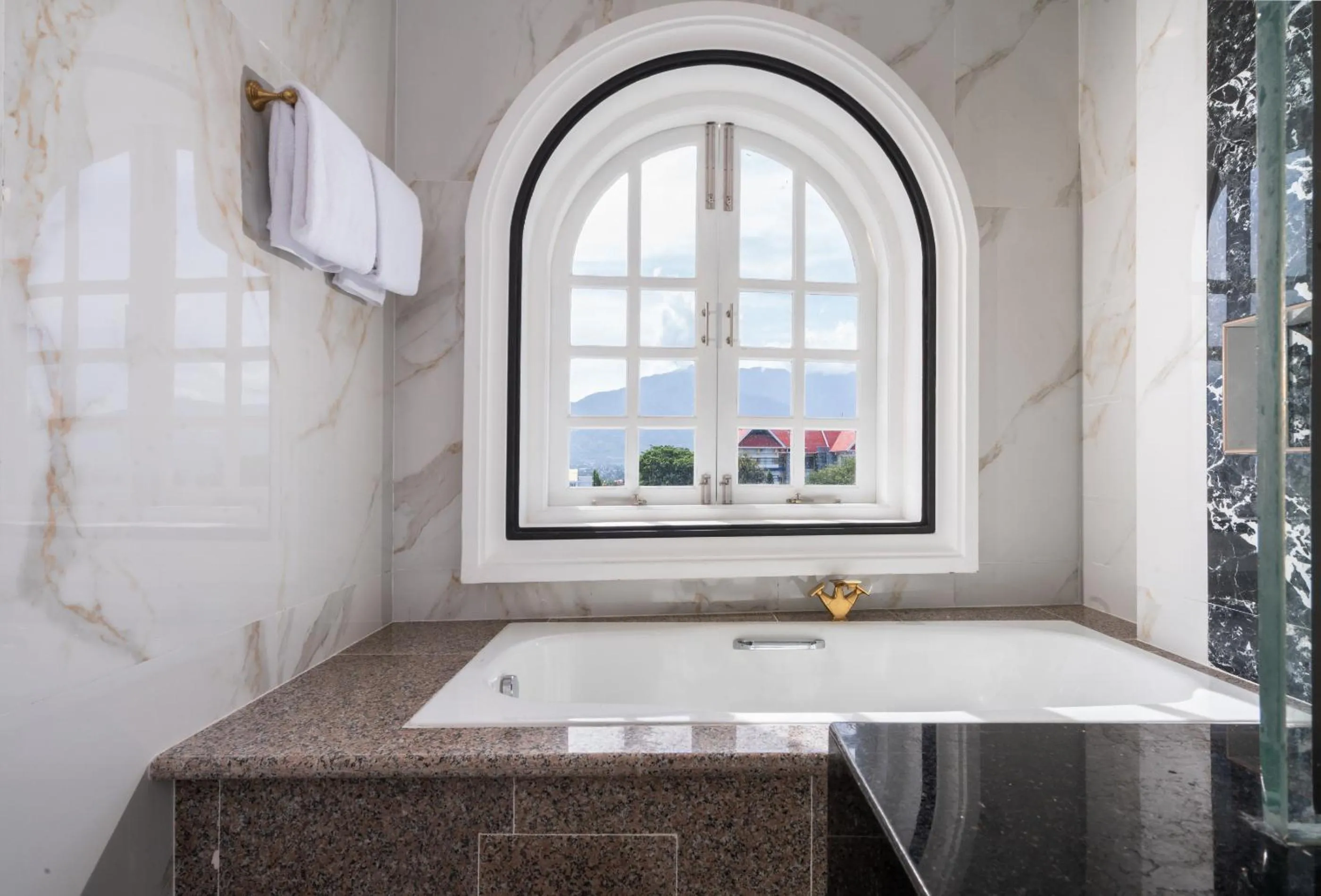 Penthouse in Swiss-Belexpress Palu