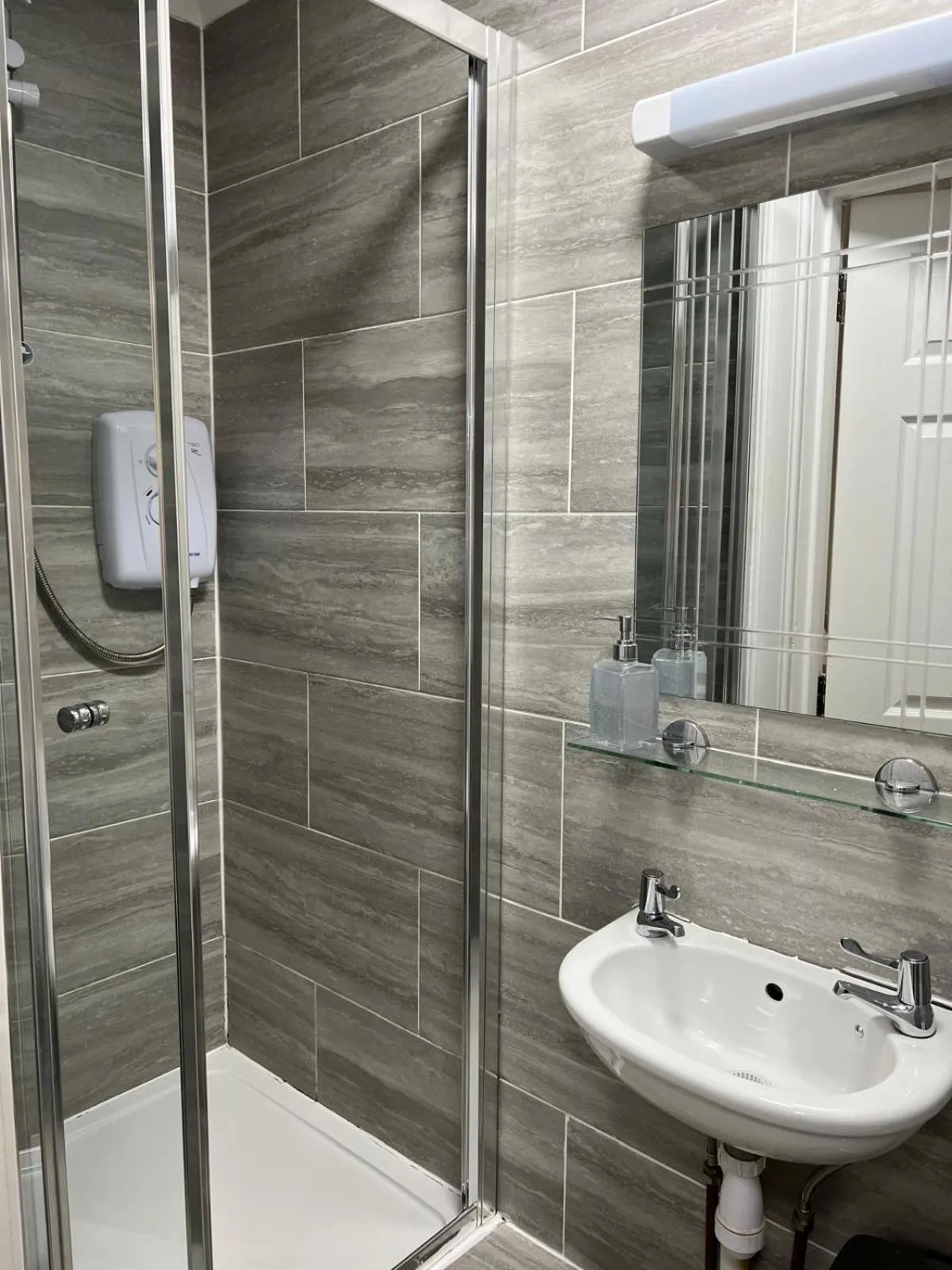 Bathroom in The Waverley Guest House