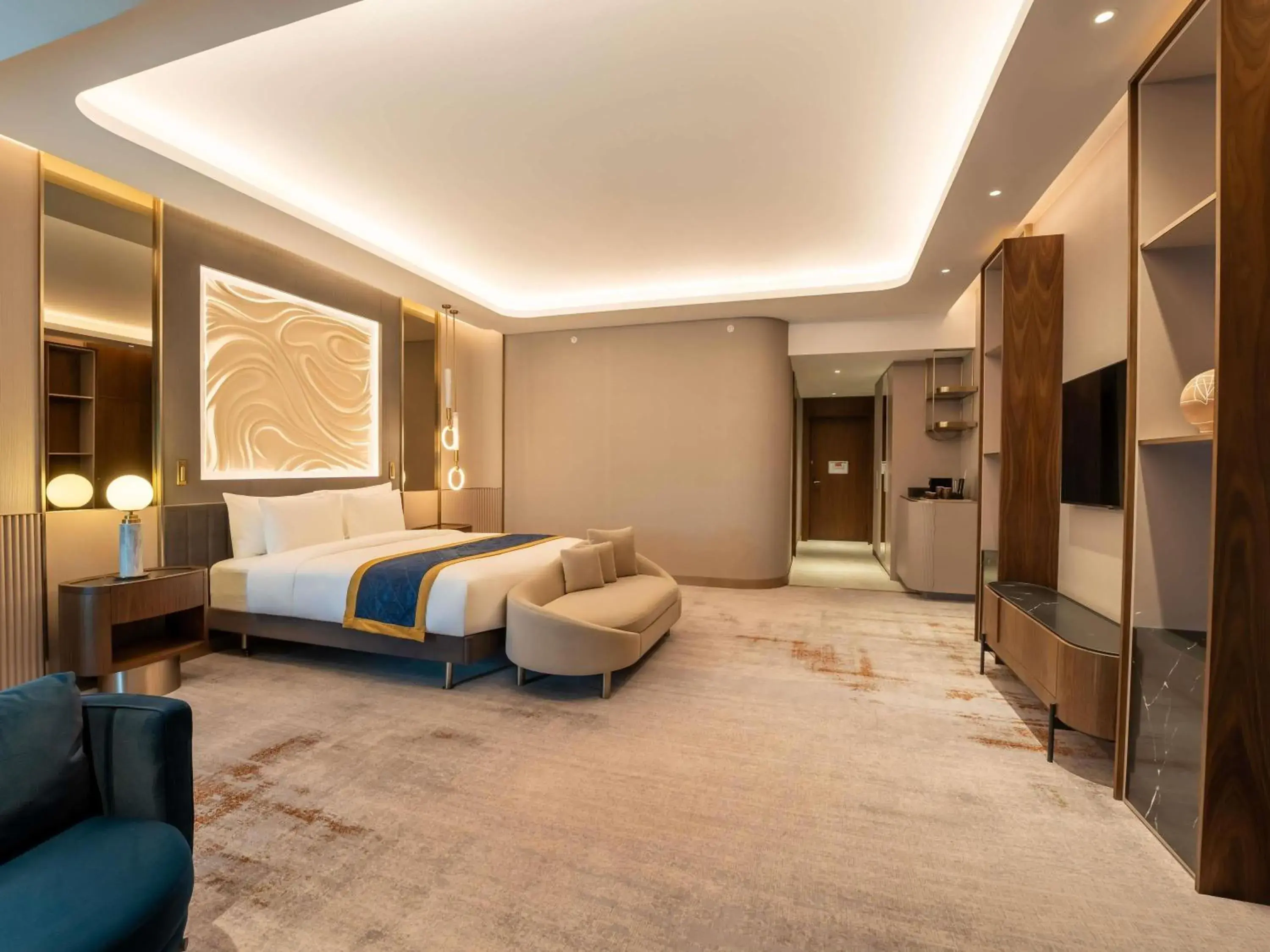 Junior Suite with One King-size Bed in Movenpick Hotel Al Zaytoon Baghdad Junior Suite with One King-size Bed in Movenpick Hotel Al Zaytoon Baghdad