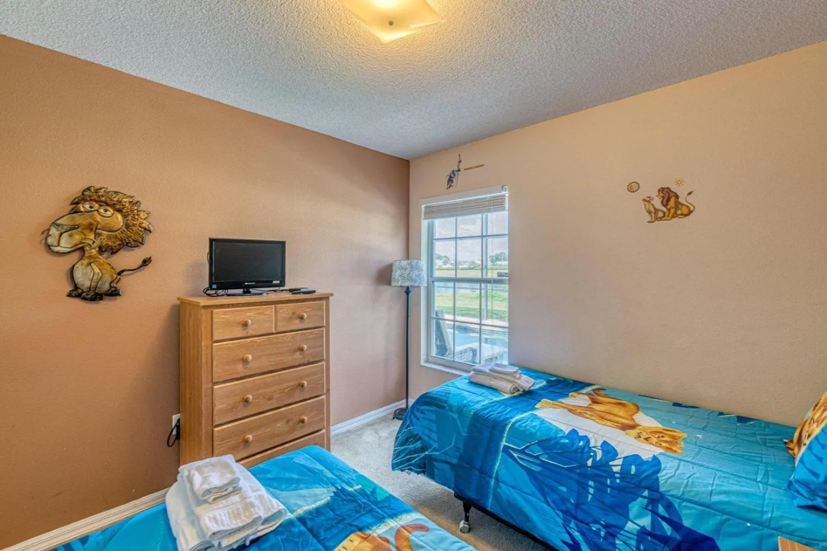 Bed in Simba's Lake House