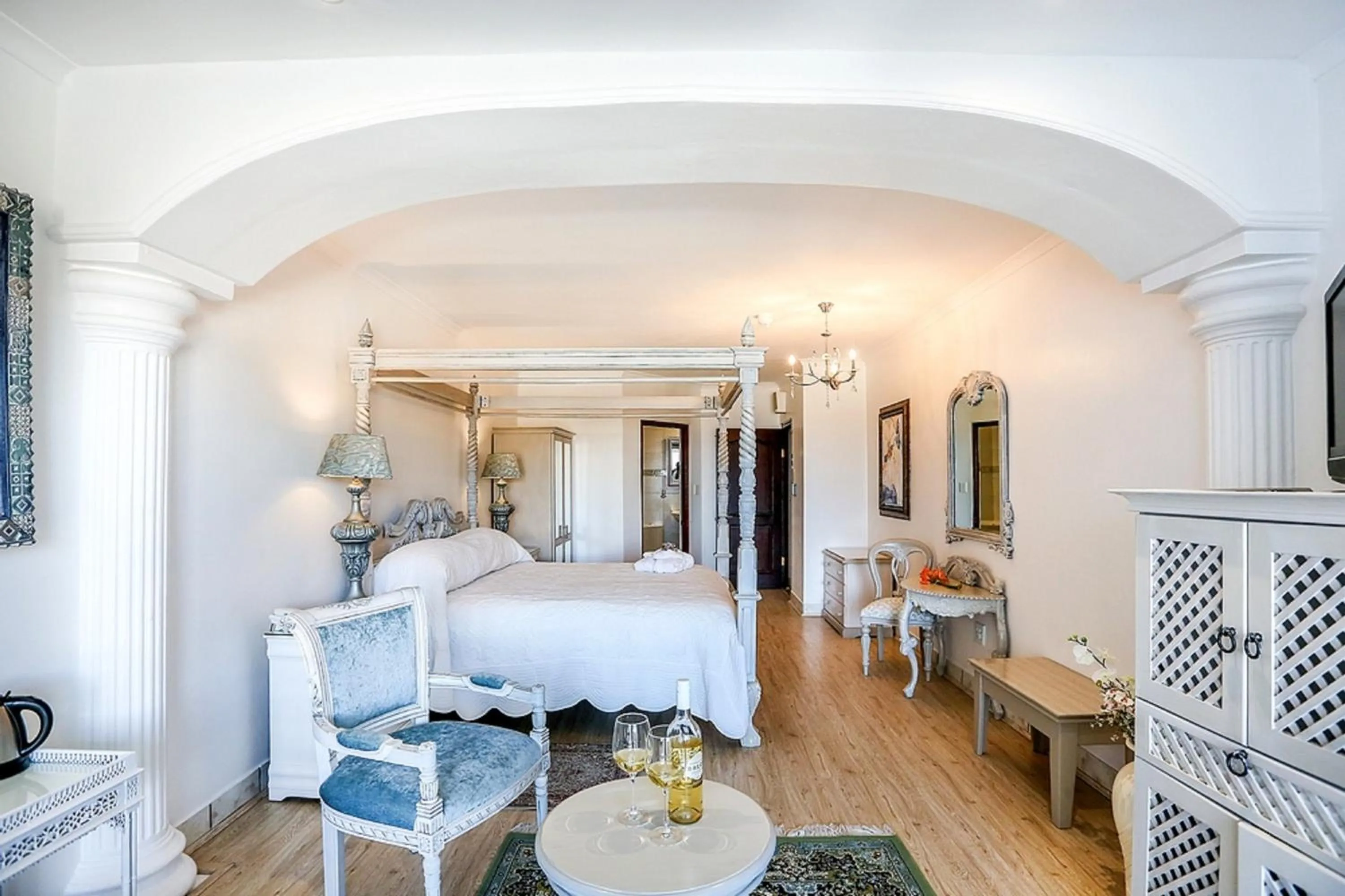 Photo of the whole room, Bed in Misty Waves Boutique Hotel