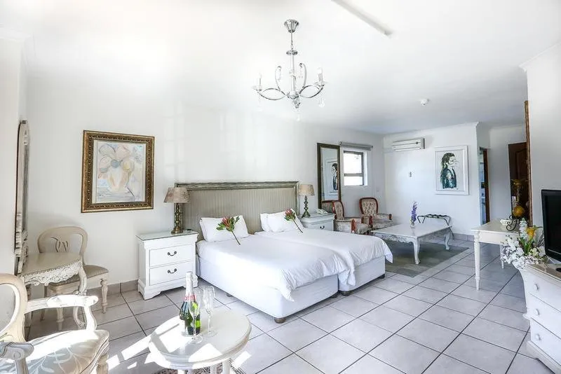 Photo of the whole room, Bed in Misty Waves Boutique Hotel