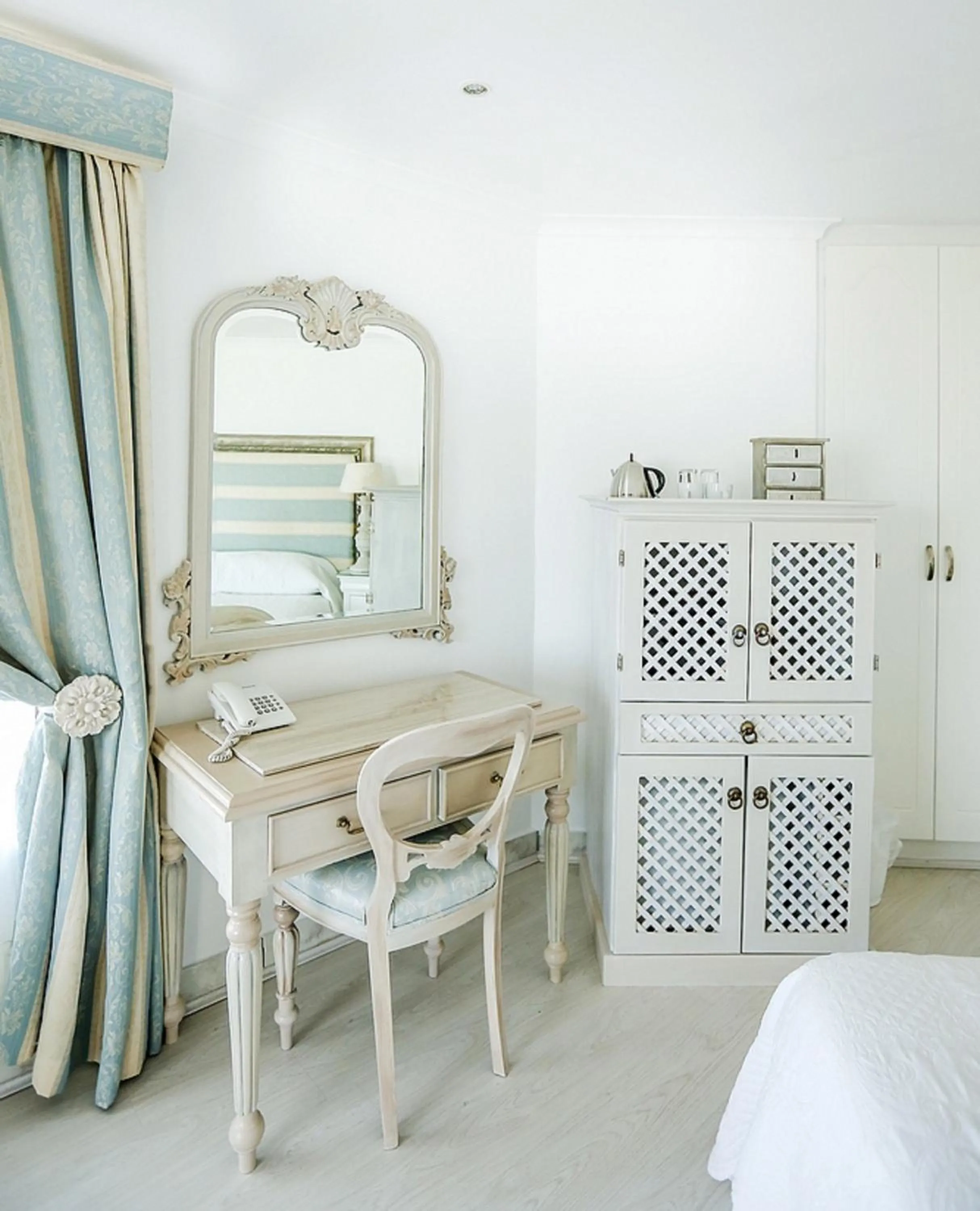 Property building, Bed in Misty Waves Boutique Hotel