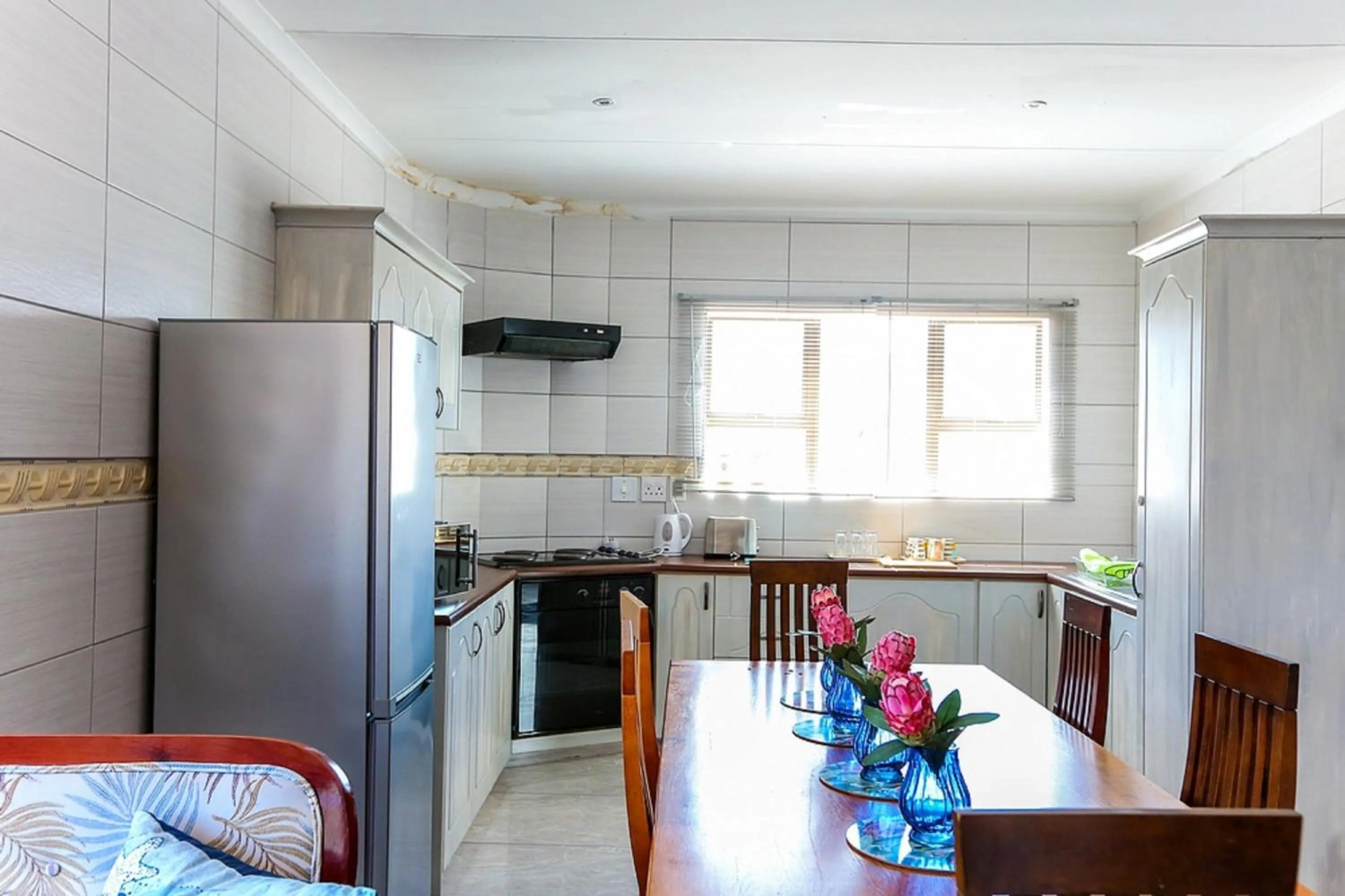 Kitchen or kitchenette in Misty Waves Boutique Hotel