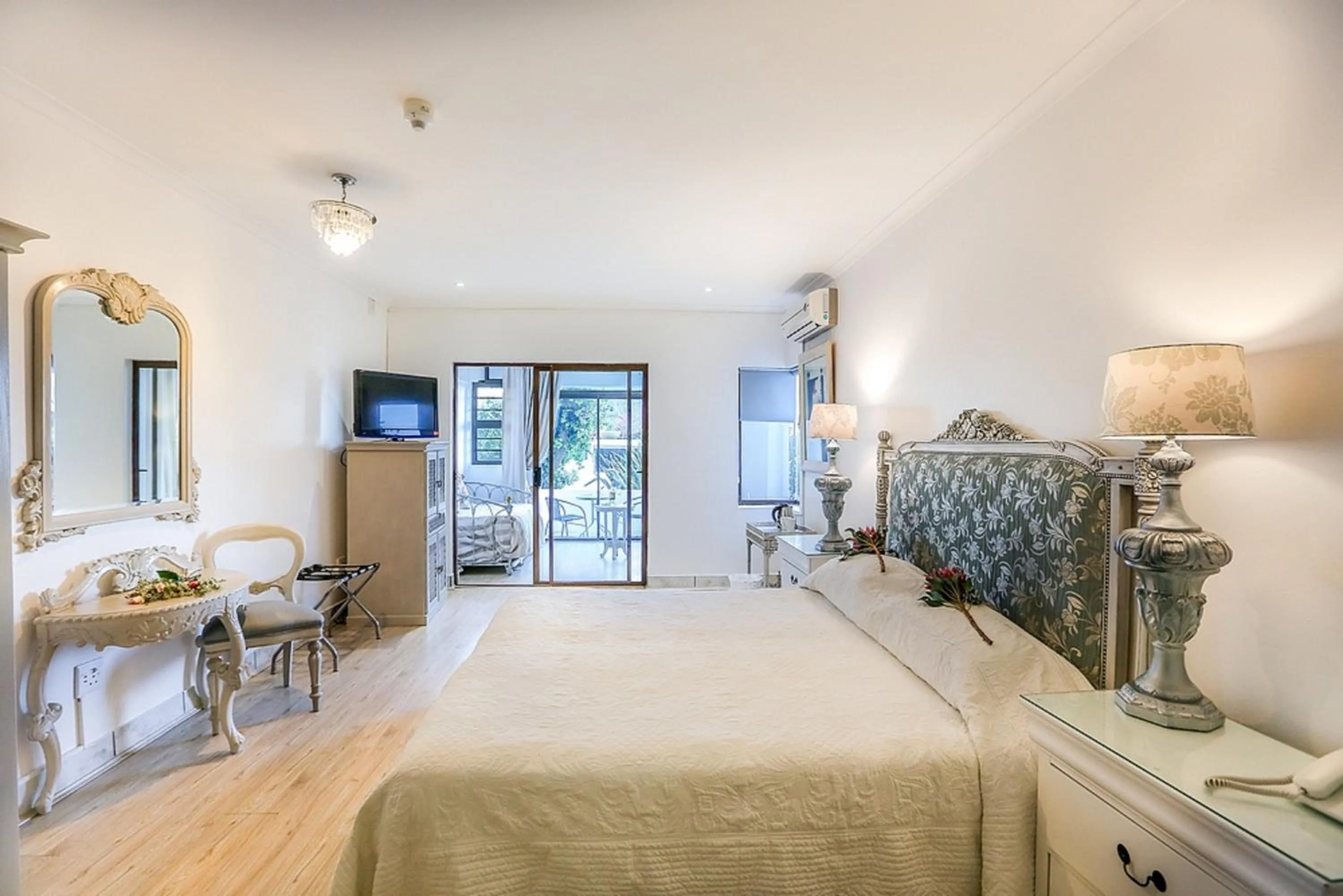 Photo of the whole room, Bed in Misty Waves Boutique Hotel