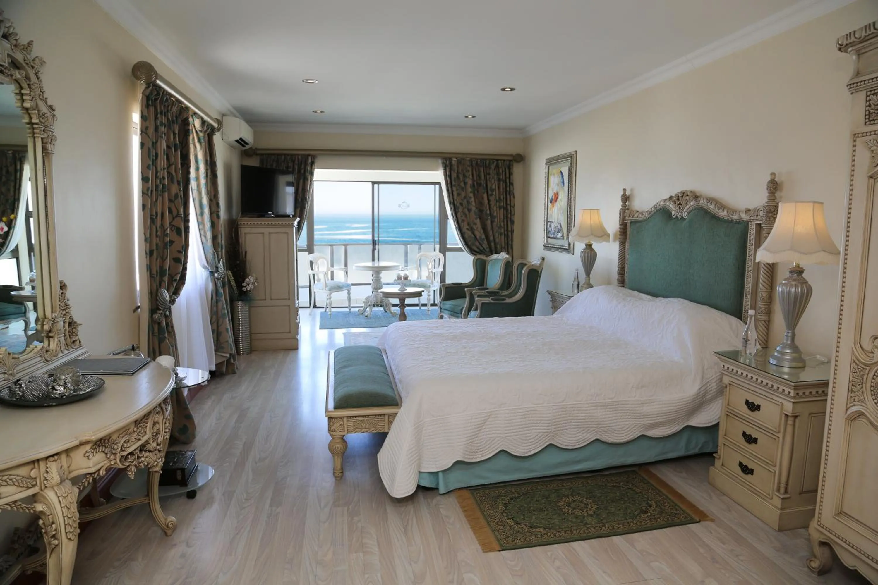 Photo of the whole room, Bed in Misty Waves Boutique Hotel