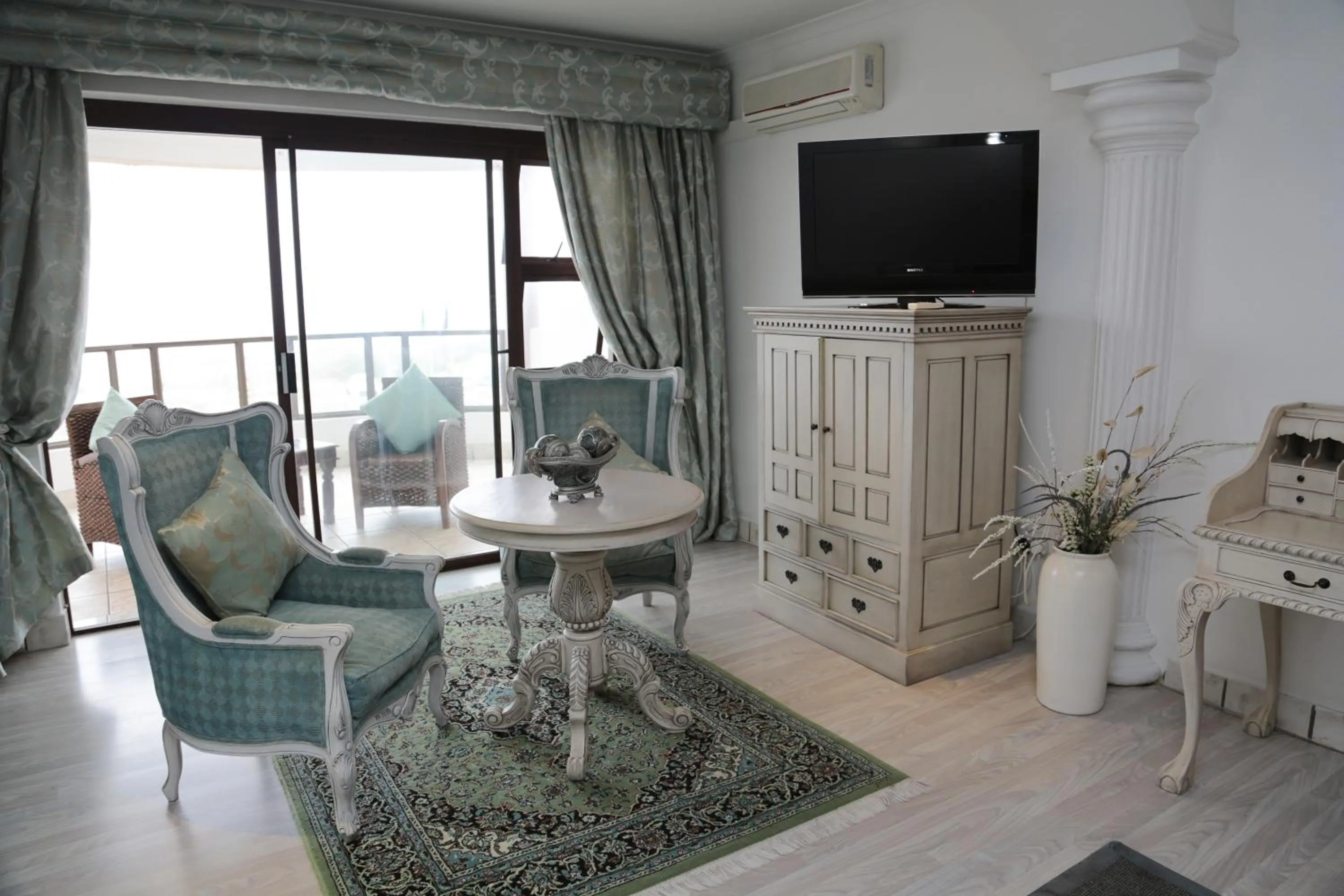 TV and multimedia in Misty Waves Boutique Hotel