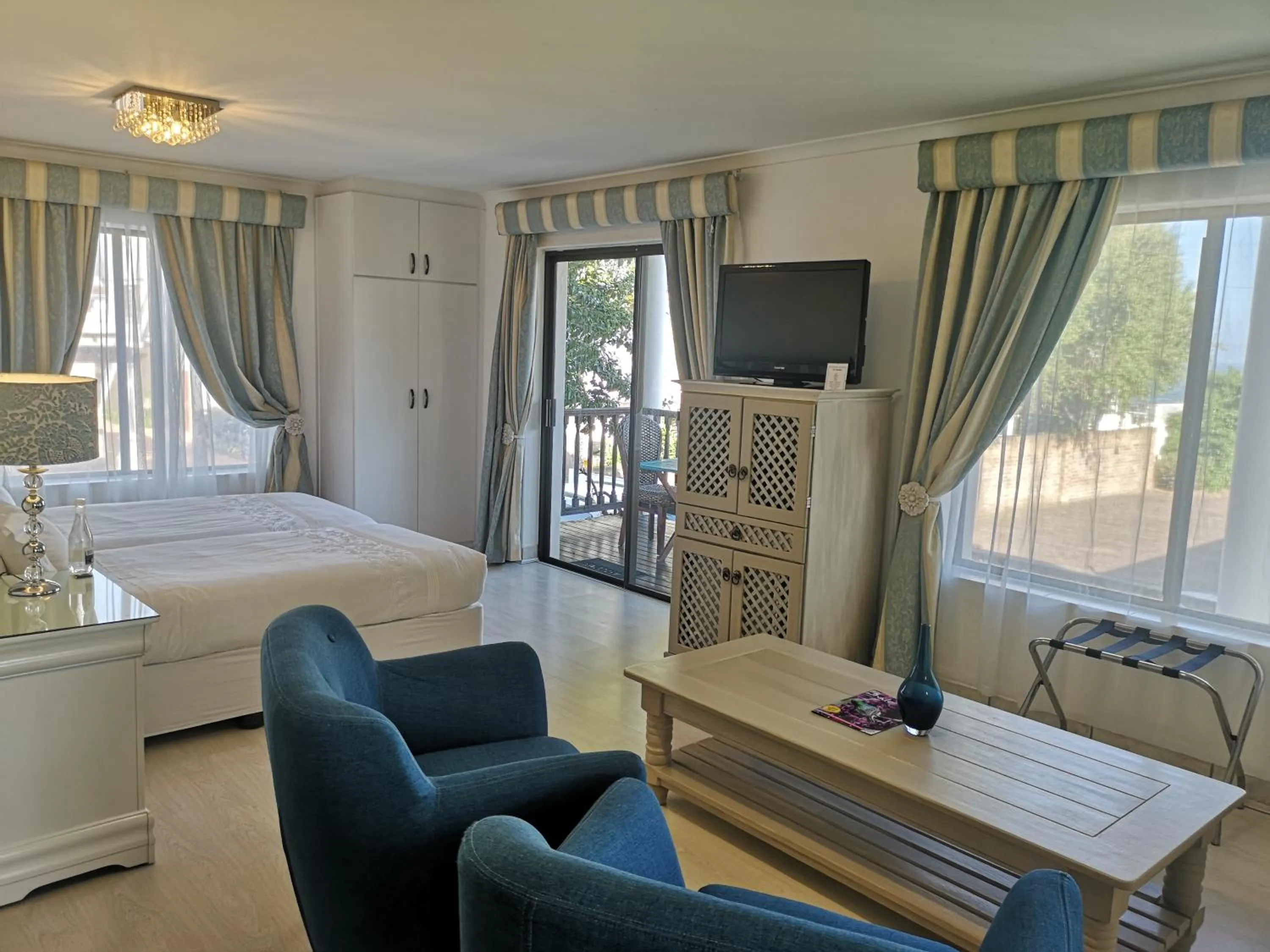 Photo of the whole room, Bed in Misty Waves Boutique Hotel