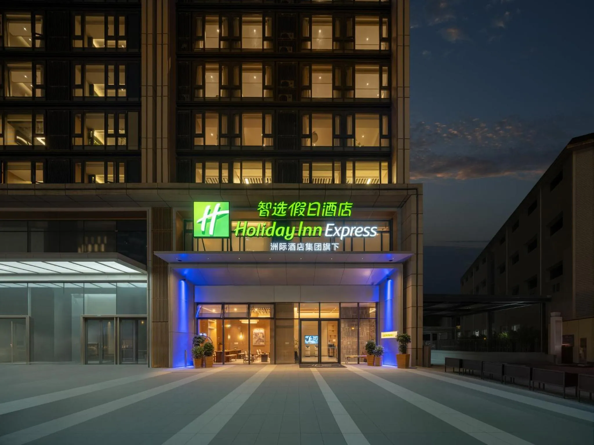 Property building in Holiday Inn Express Chengdu Shuangliu Chuanda Road by IHG