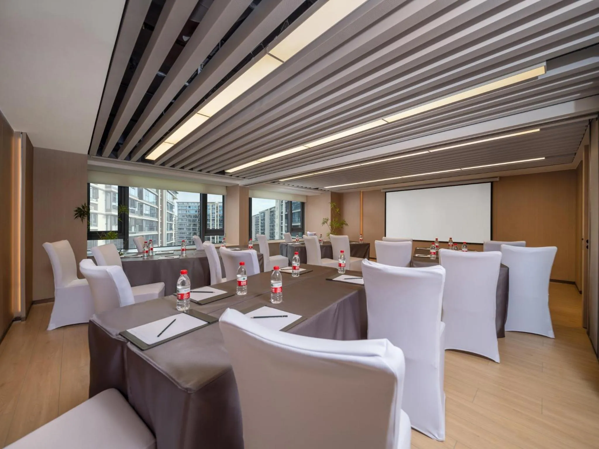 Meeting/conference room in Holiday Inn Express Chengdu Shuangliu Chuanda Road by IHG
