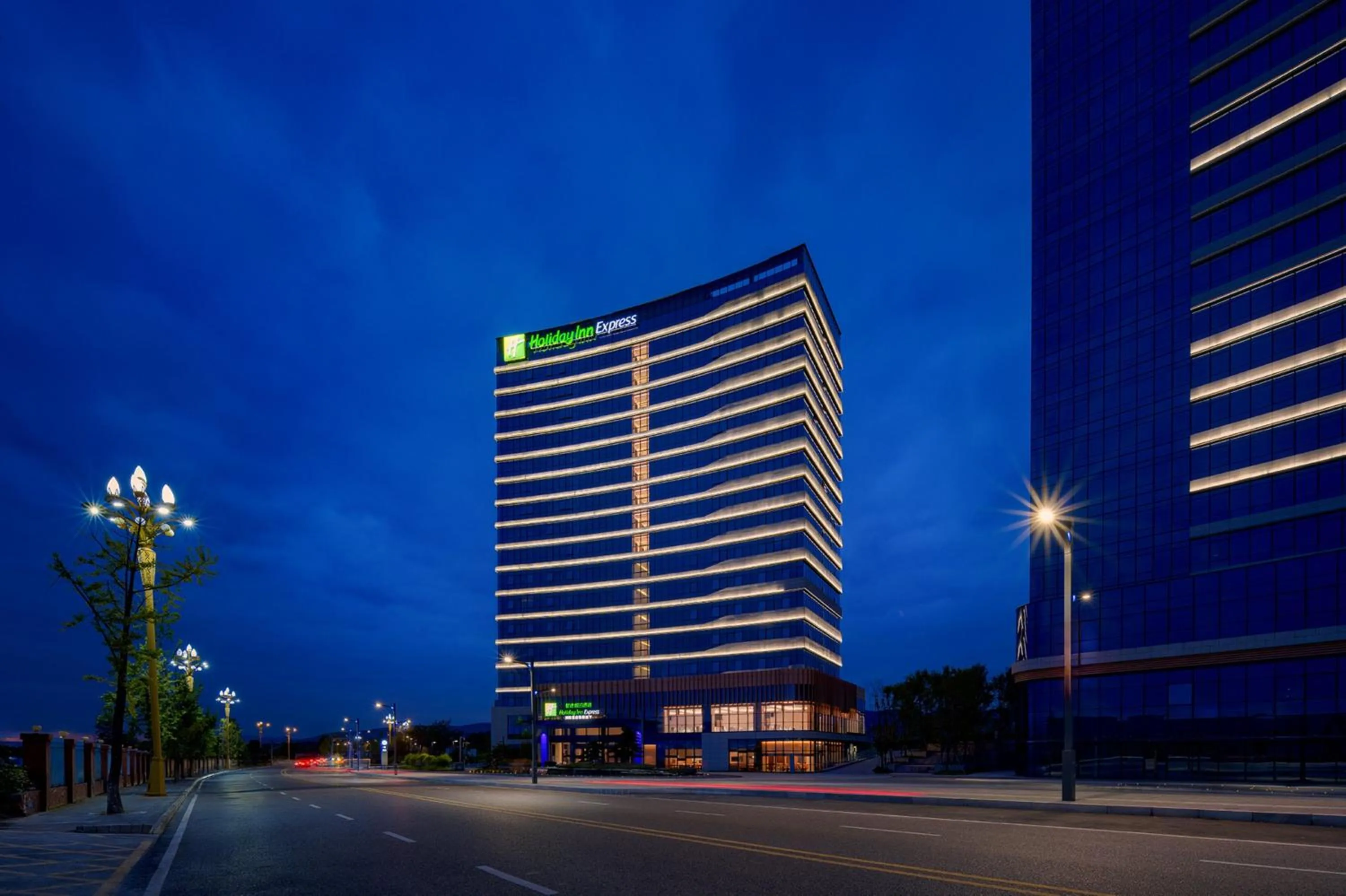 Property building in Holiday Inn Express Chongqing Liangjiang Yufu by IHG