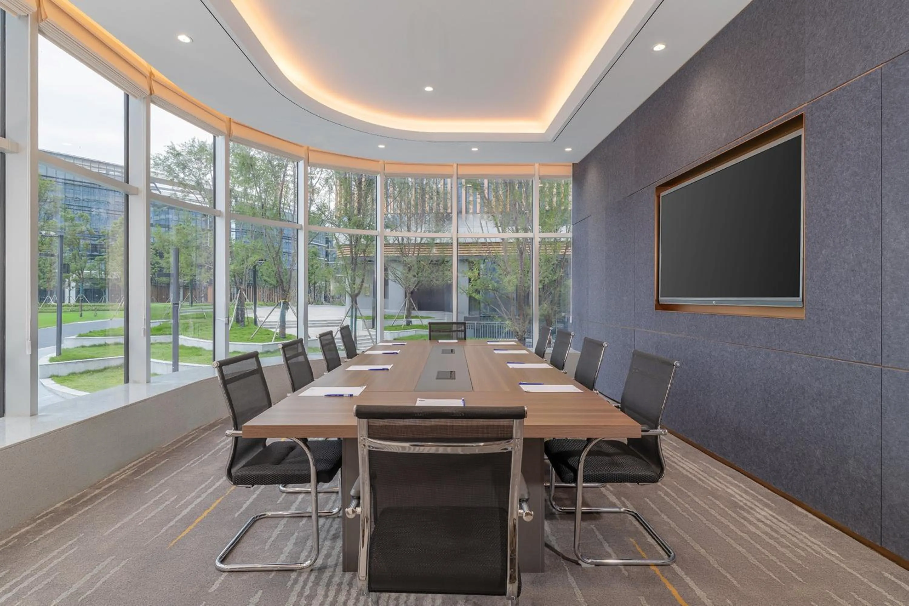 Meeting/conference room in Holiday Inn Express Chongqing Liangjiang Yufu by IHG