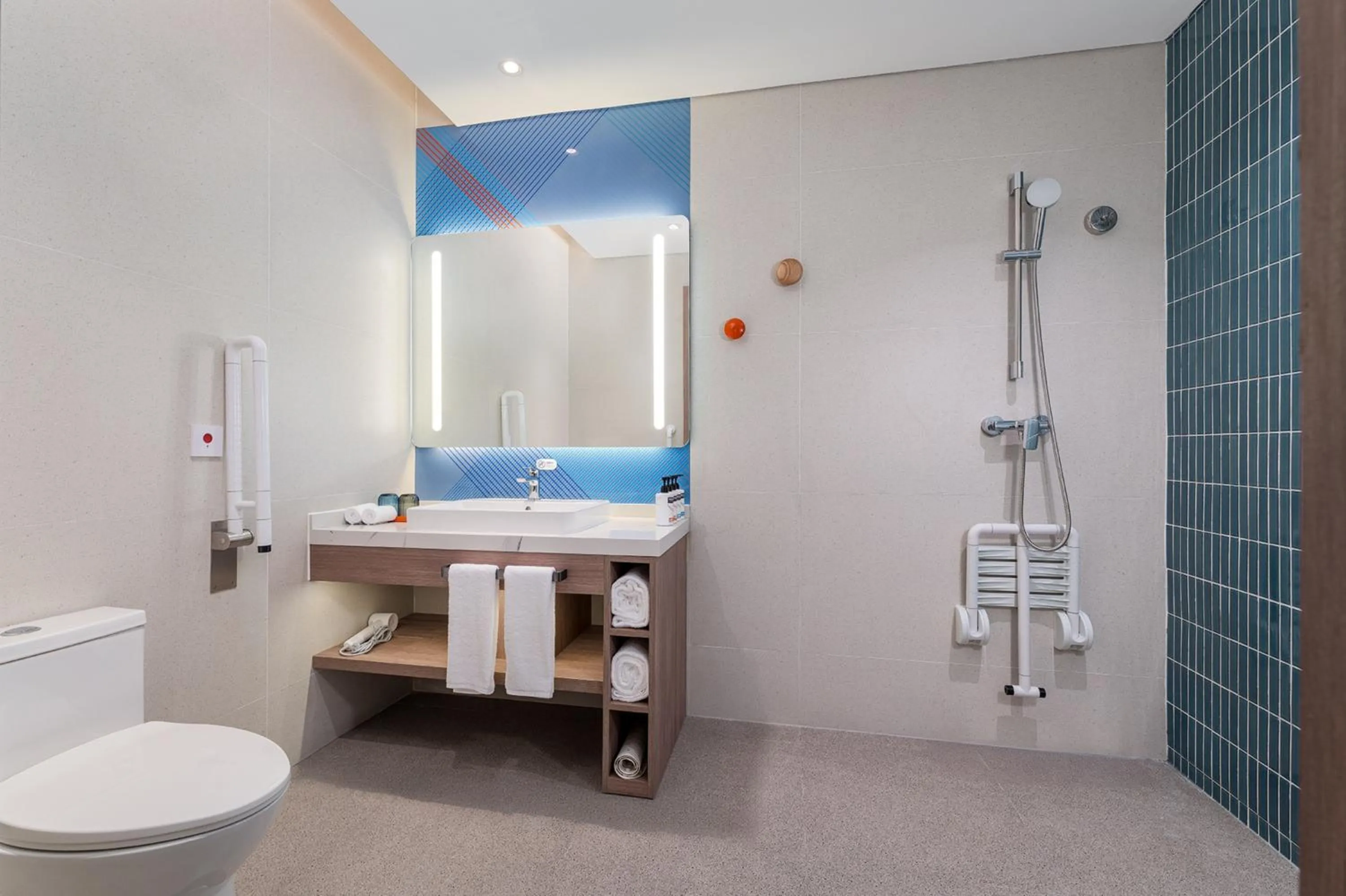 Standard King Room - Disability Access in Holiday Inn Express Chongqing Liangjiang Yufu by IHG