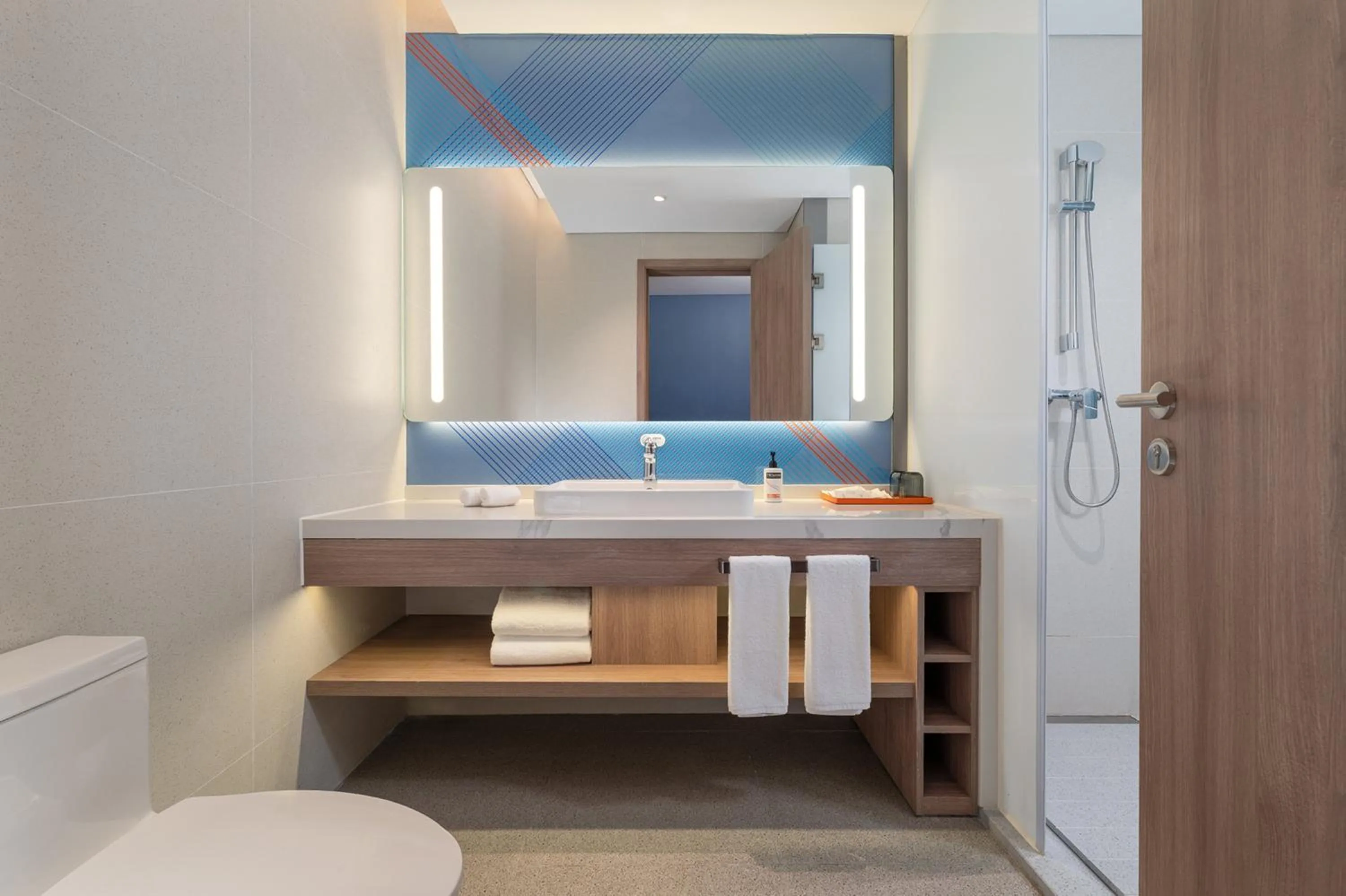 Bathroom in Holiday Inn Express Chongqing Liangjiang Yufu by IHG