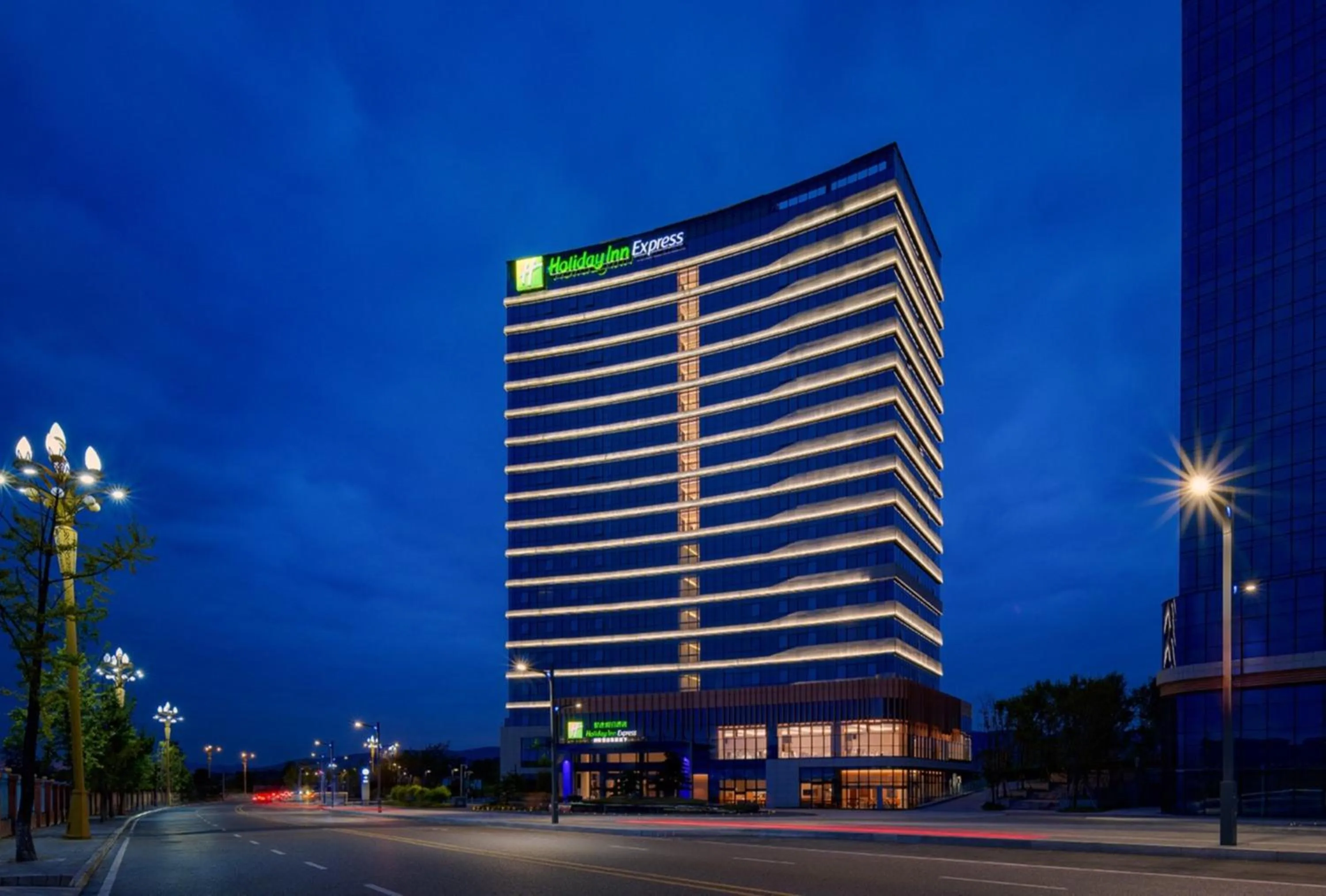 Property building in Holiday Inn Express Chongqing Liangjiang Yufu by IHG