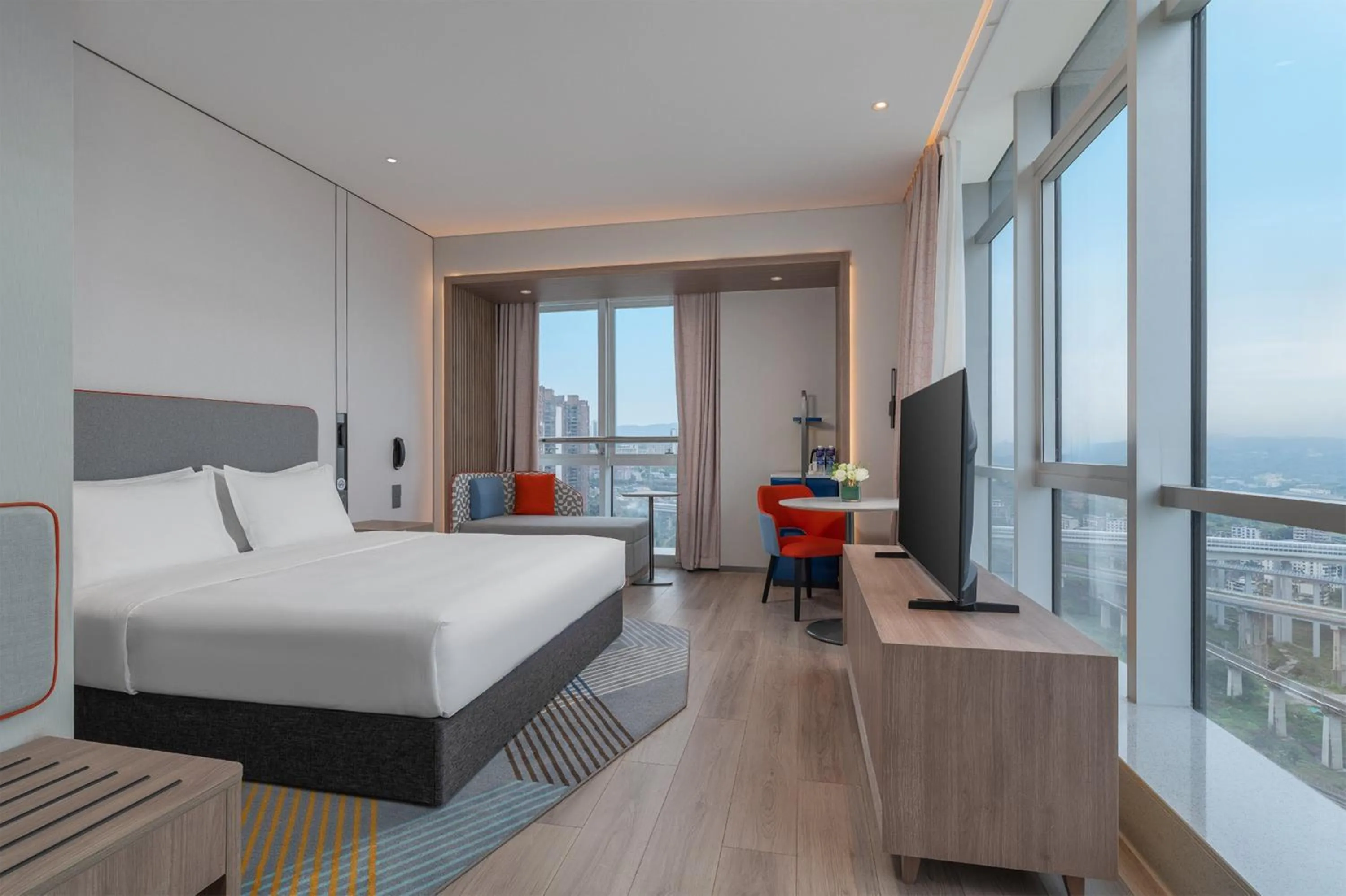 Photo of the whole room, Bed in Holiday Inn Express Chongqing Liangjiang Yufu by IHG