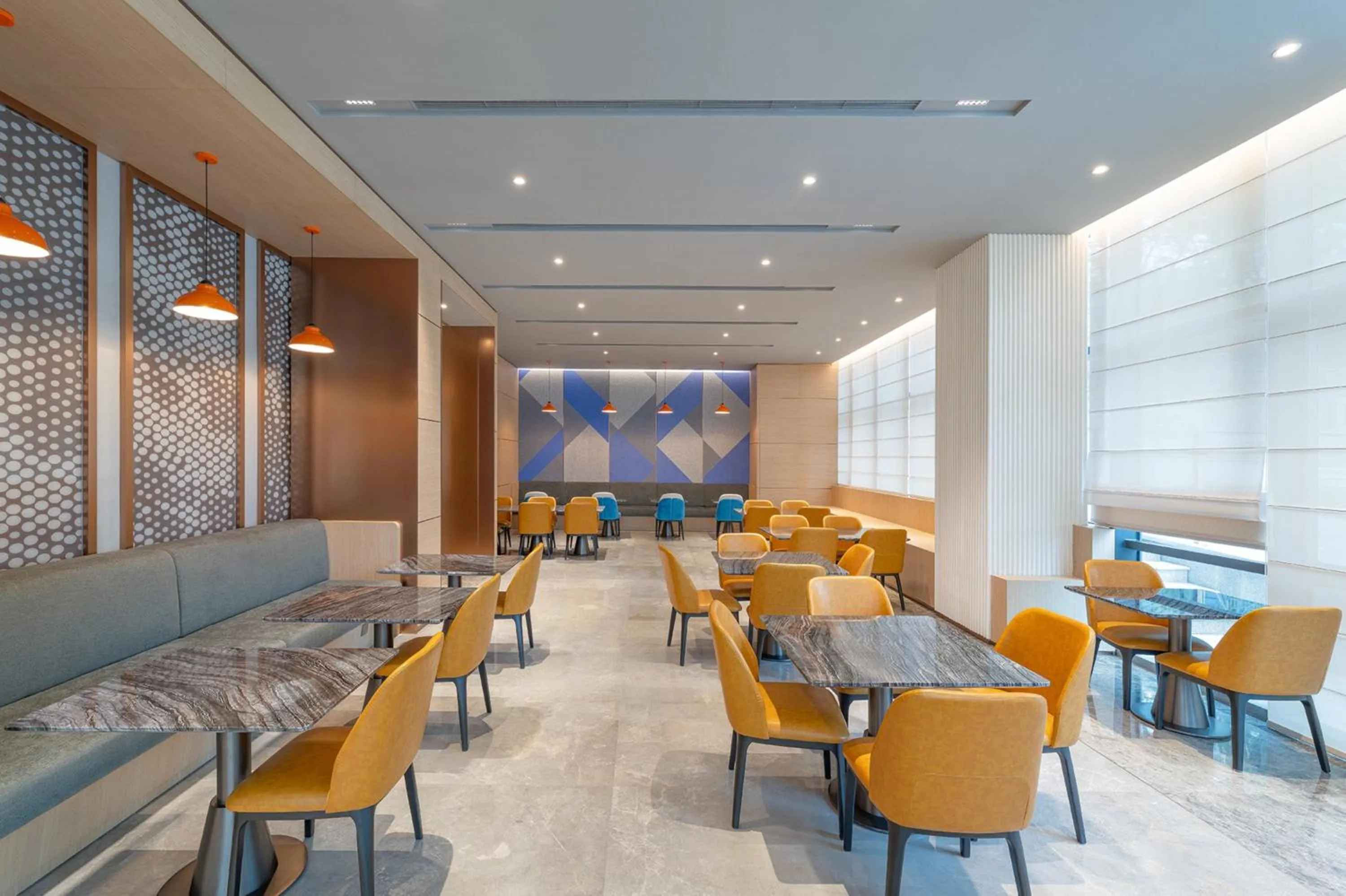 Restaurant/places to eat in Holiday Inn Express Chongqing Liangjiang Yufu by IHG