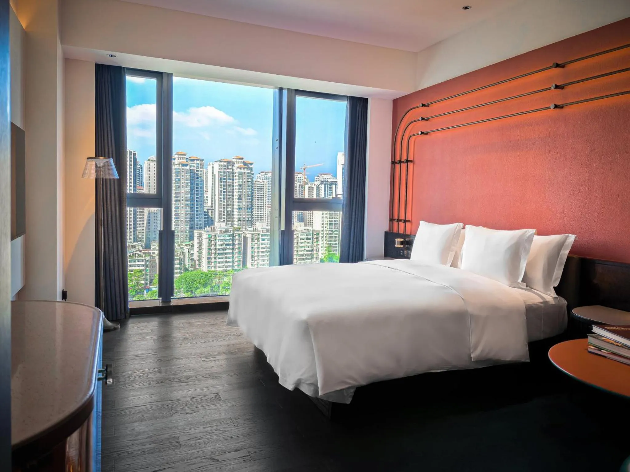 Photo of the whole room, Bed in Hotel Indigo Zhuhai Xiangzhou by IHG