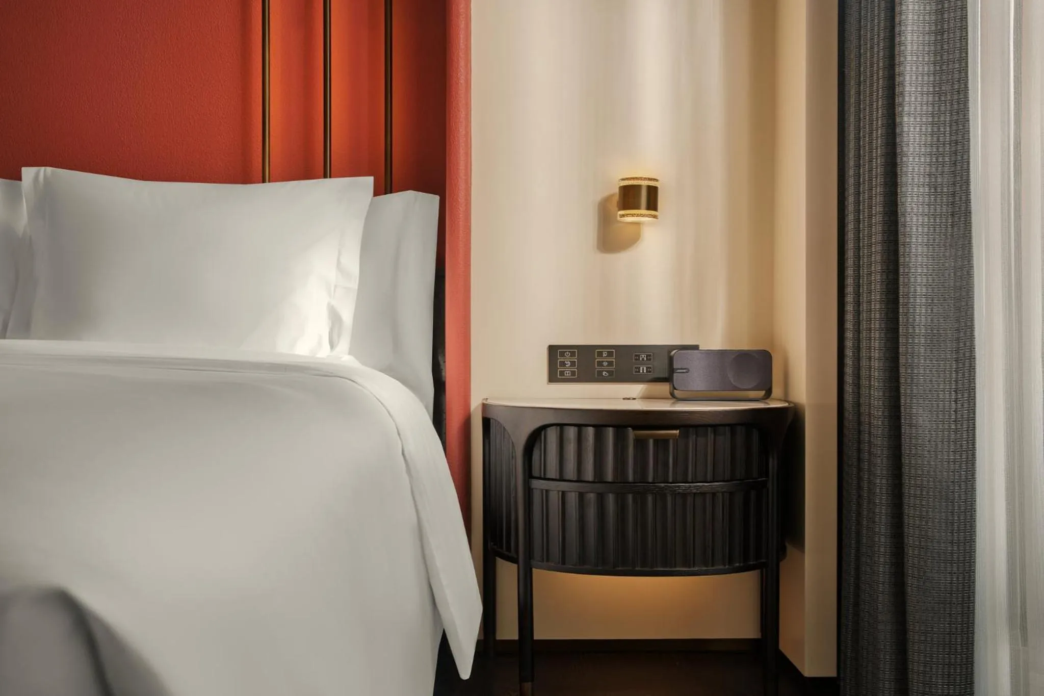 Photo of the whole room, Bed in Hotel Indigo Zhuhai Xiangzhou by IHG