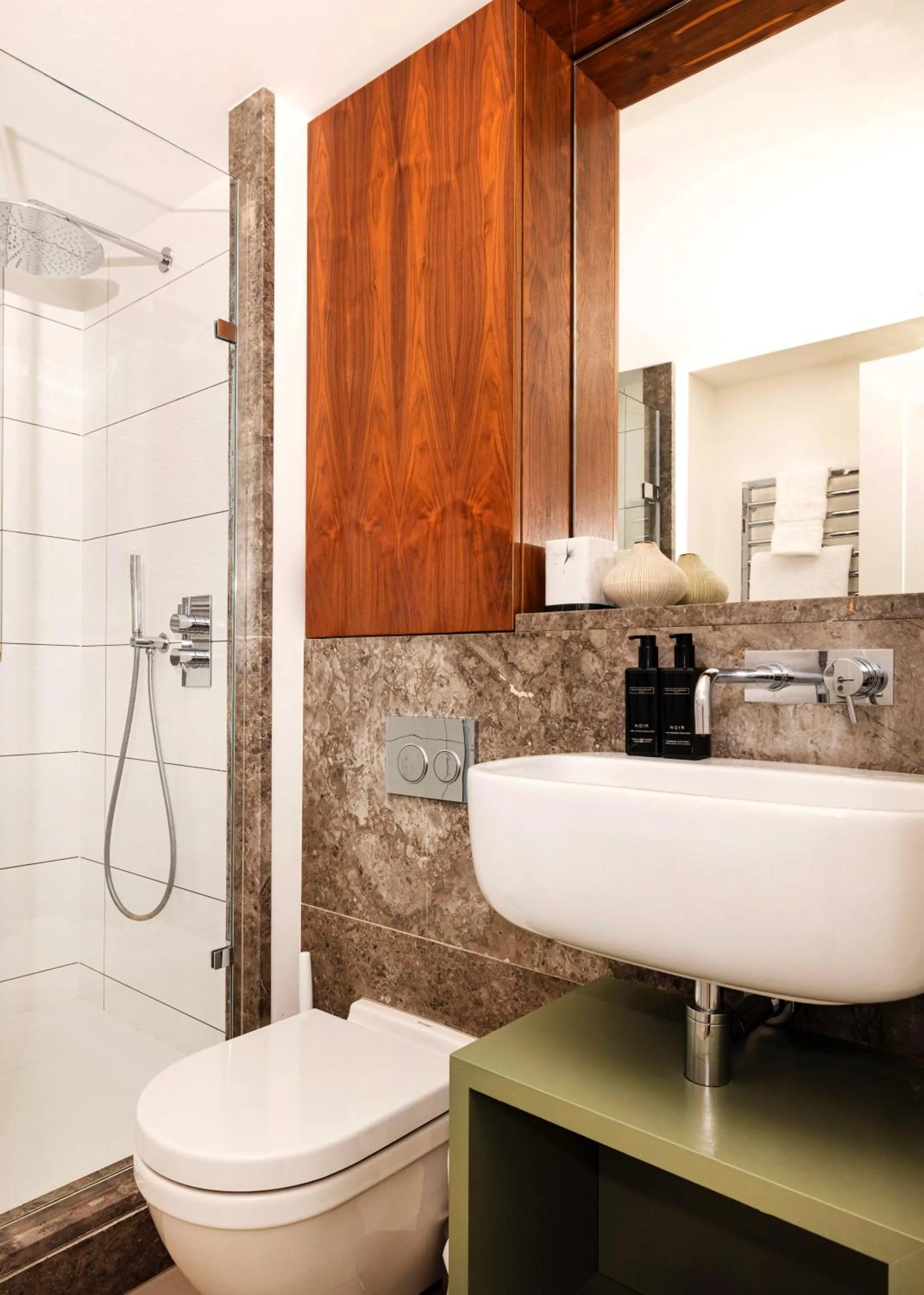 Shower in The Marlo