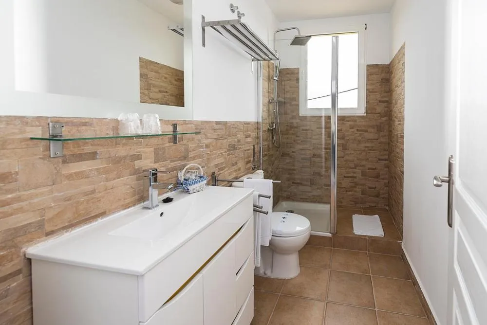Bathroom in Hotel Valle del Oja