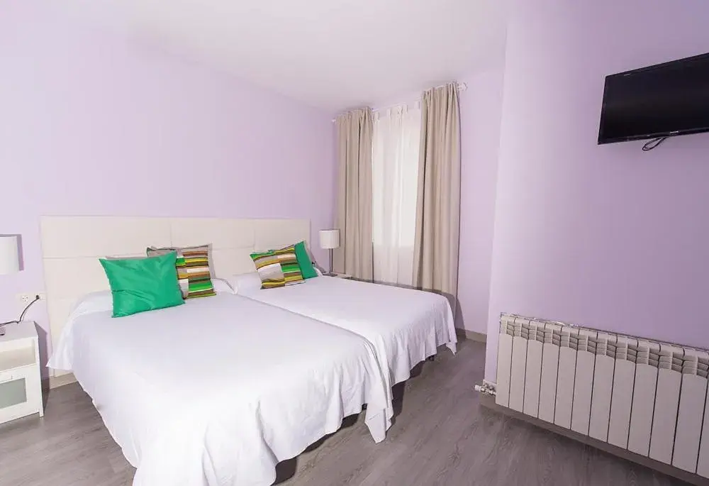 Suite with Balcony in Hotel Valle del Oja Suite with Balcony in Hotel Valle del Oja