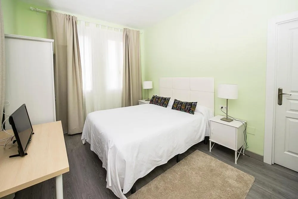 Photo of the whole room, Bed in Hotel Valle del Oja