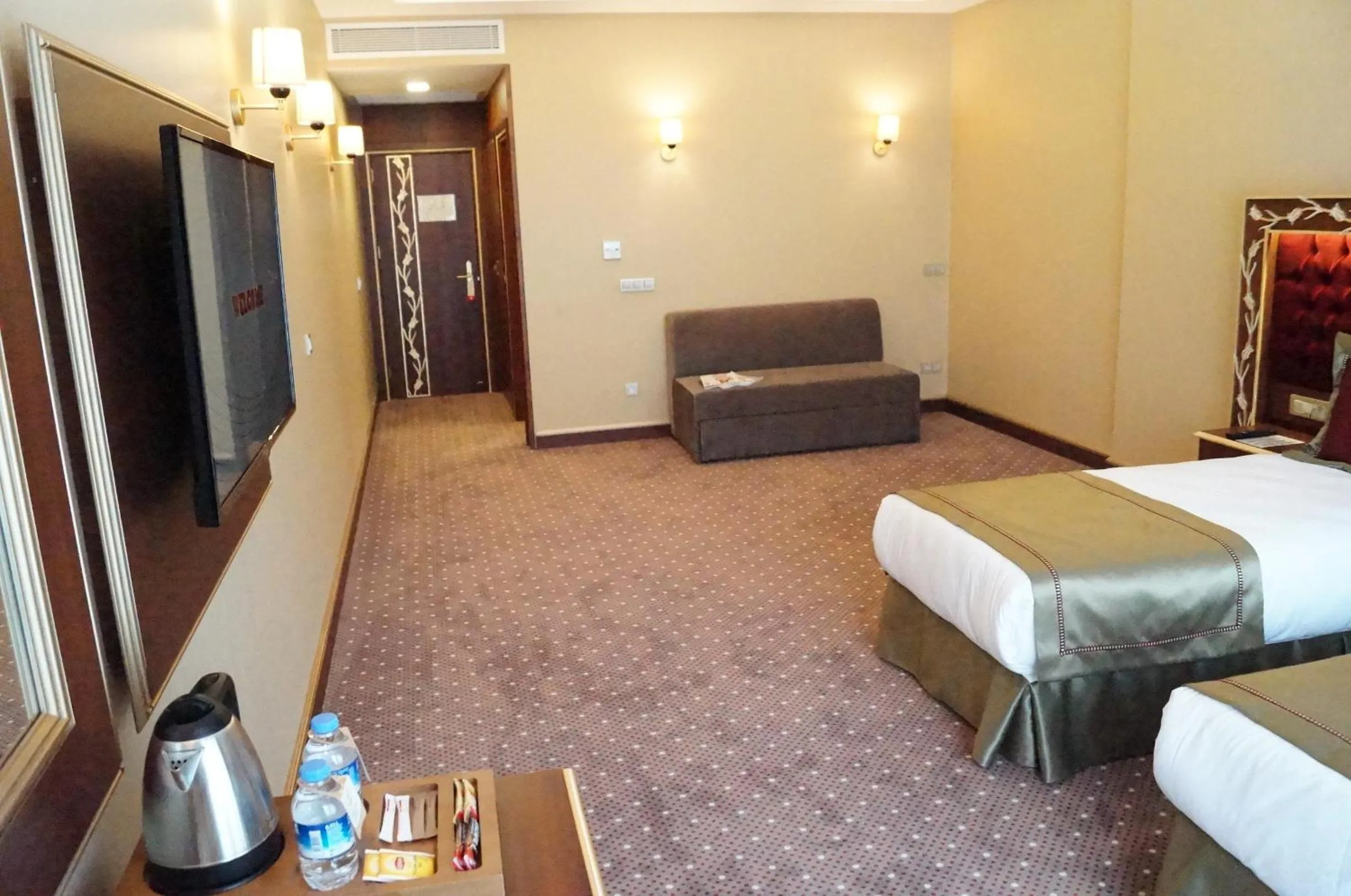 Bed, TV/Entertainment Center in MB Deluxe Hotel