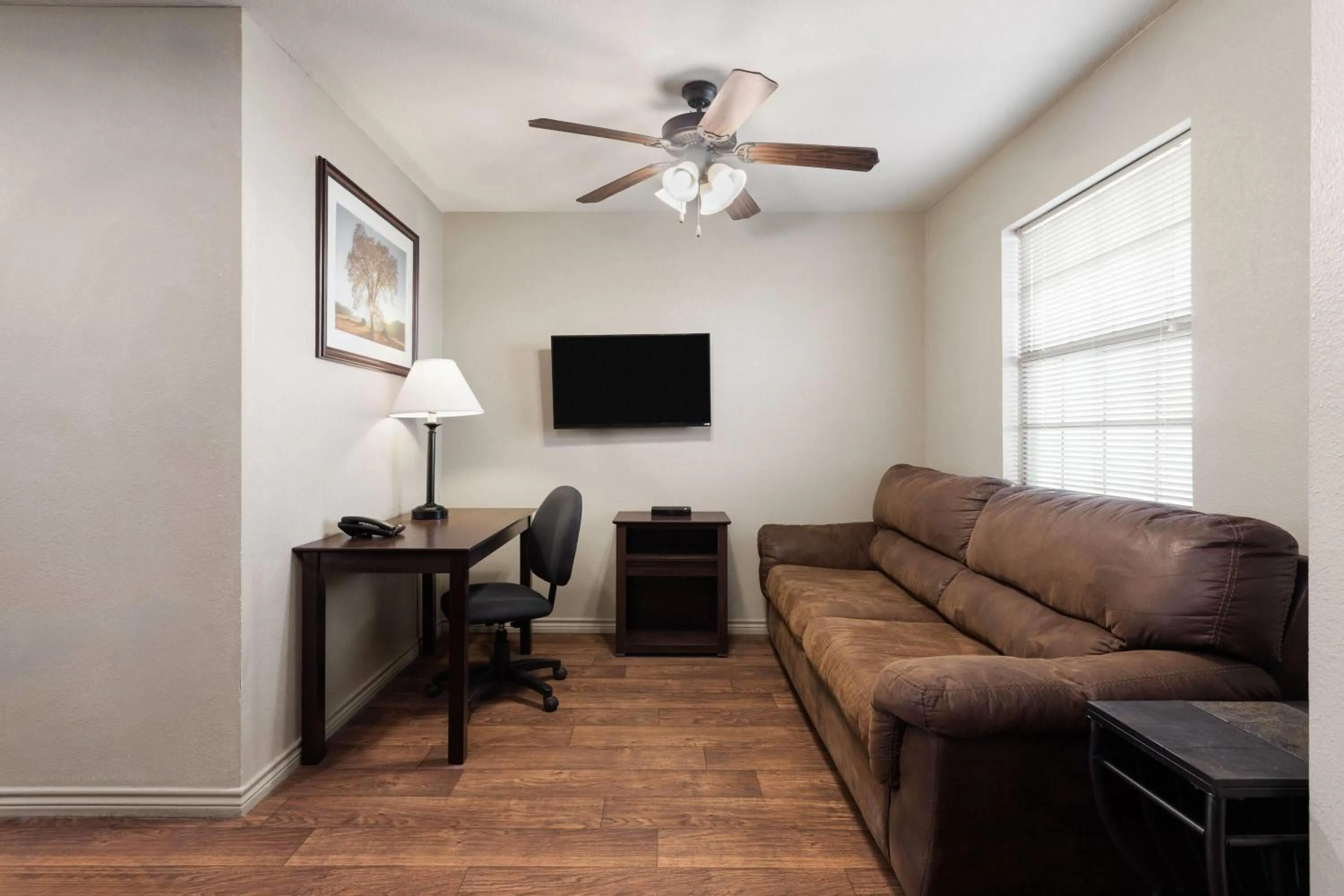 TV and multimedia in Eagle's Den Suites Big Spring a Travelodge by Wyndham