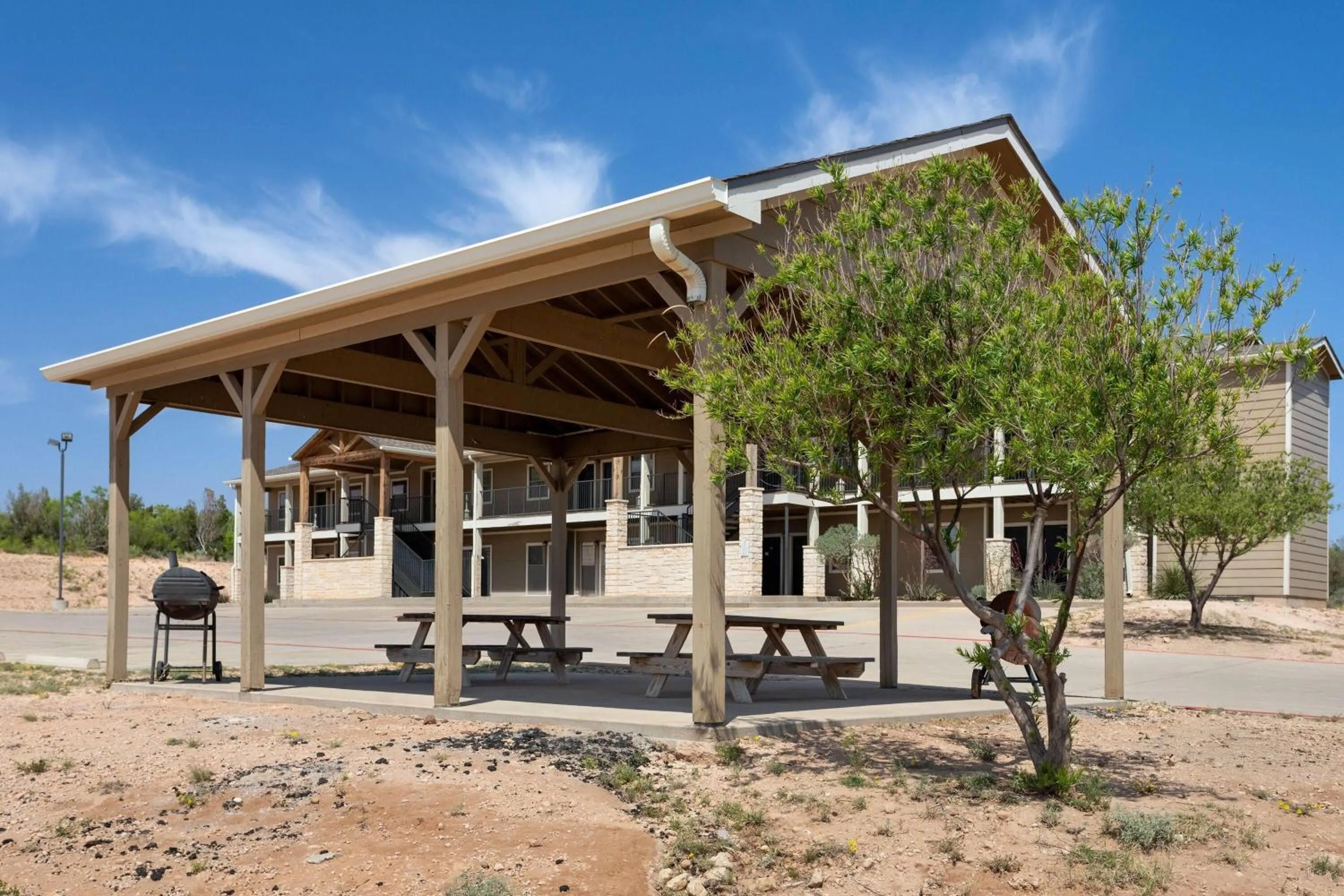 BBQ facilities in Eagle's Den Suites Big Spring a Travelodge by Wyndham