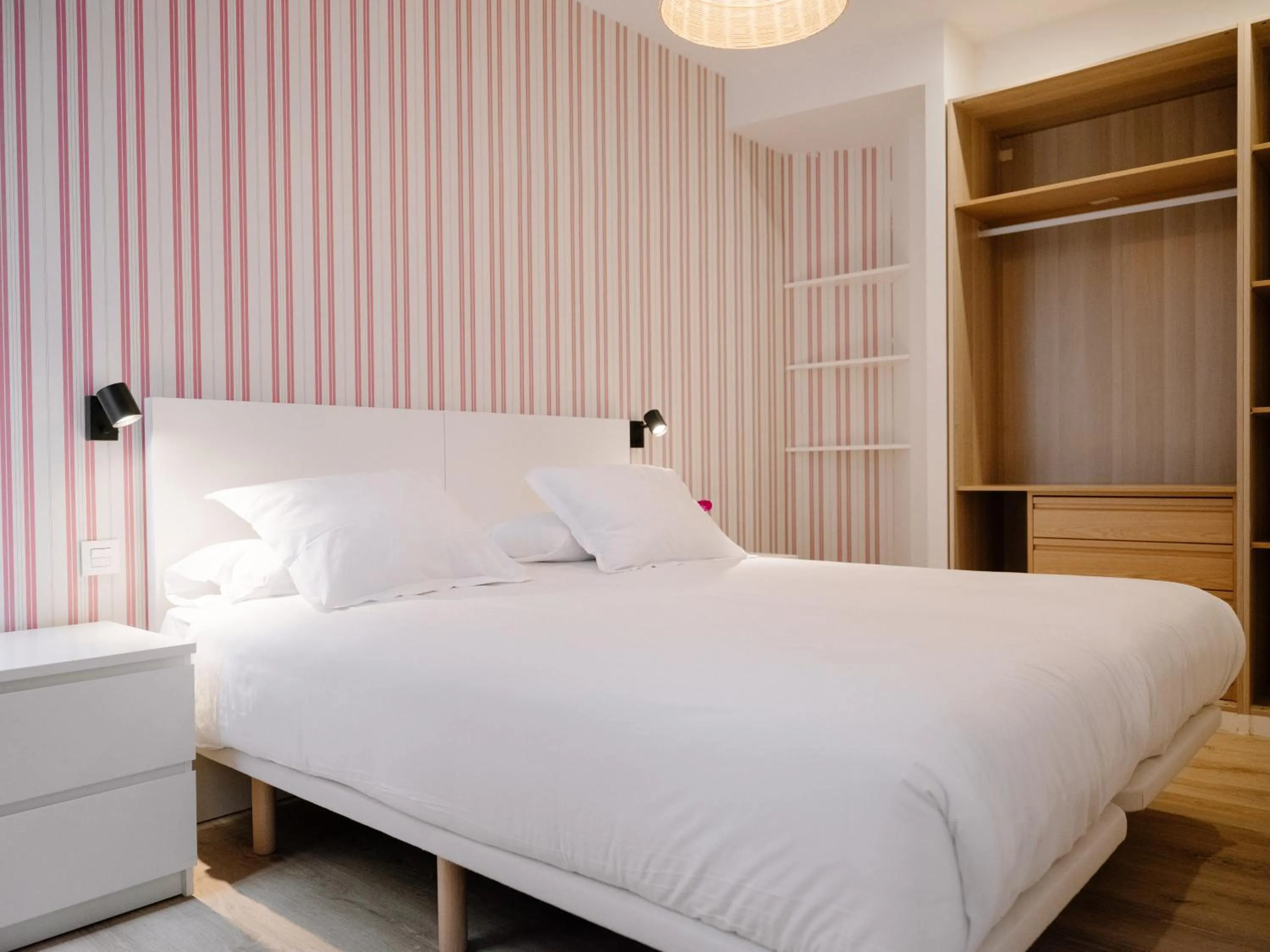 Bedroom, Bed in Slow Suites Luchana