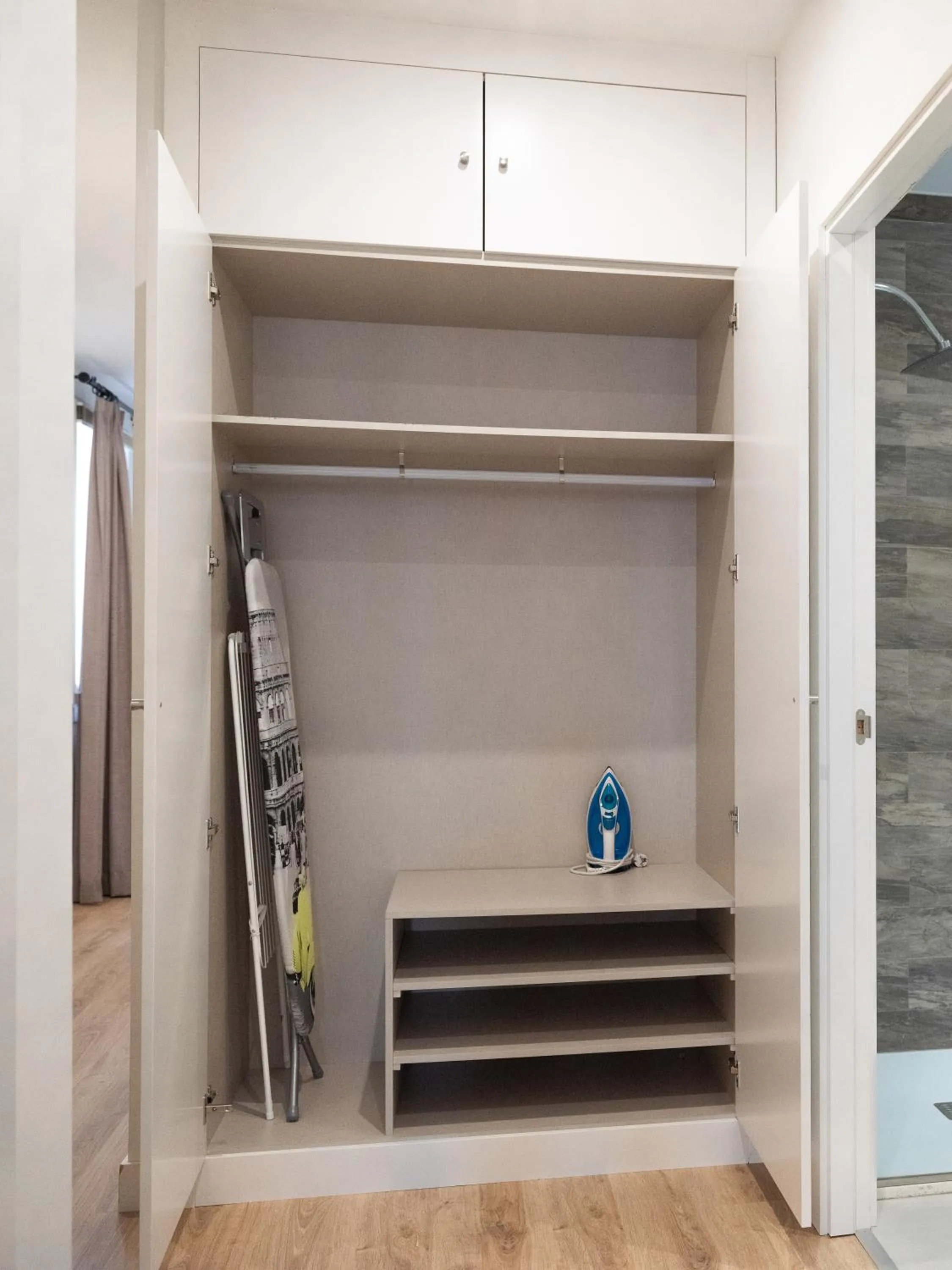 furniture in Slow Suites Luchana