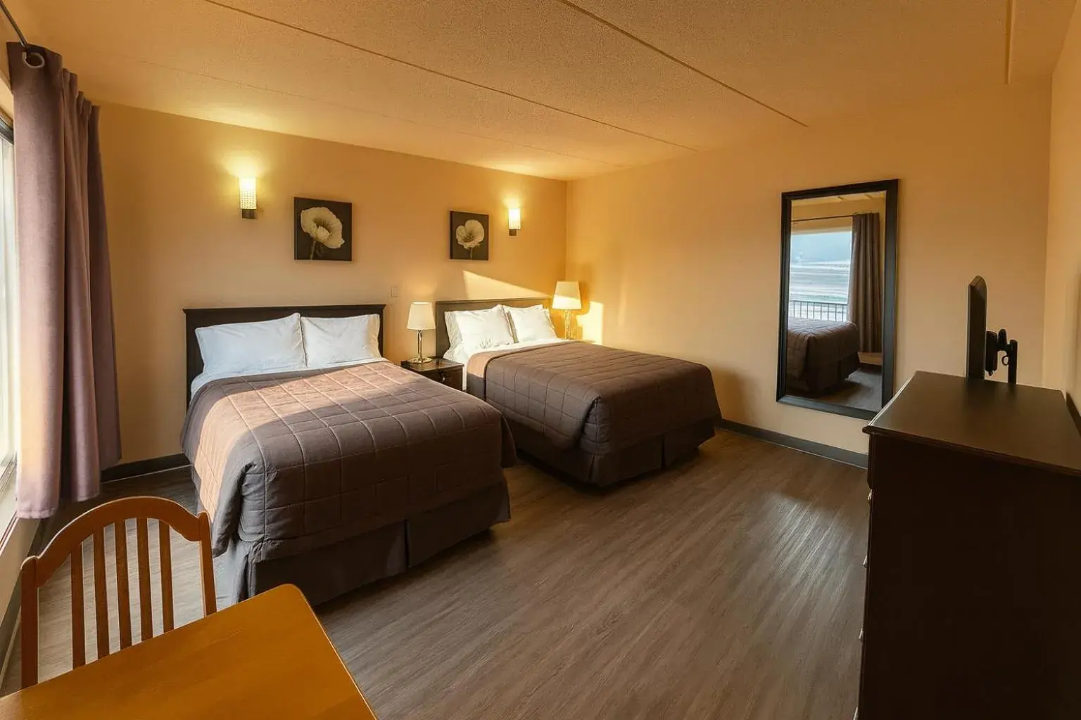 Deluxe Queen Room with Two Queen Beds in Motel St-Eustache Deluxe Queen Room with Two Queen Beds in Motel St-Eustache
