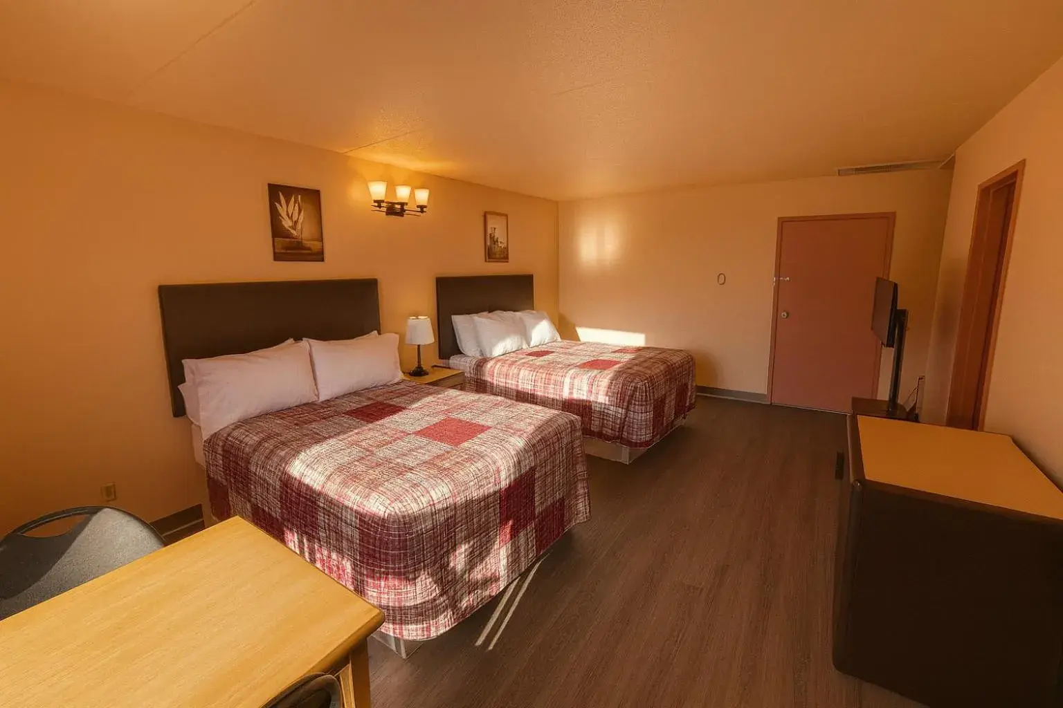 Standard Double Room with Two Double Beds in Motel St-Eustache Standard Double Room with Two Double Beds in Motel St-Eustache