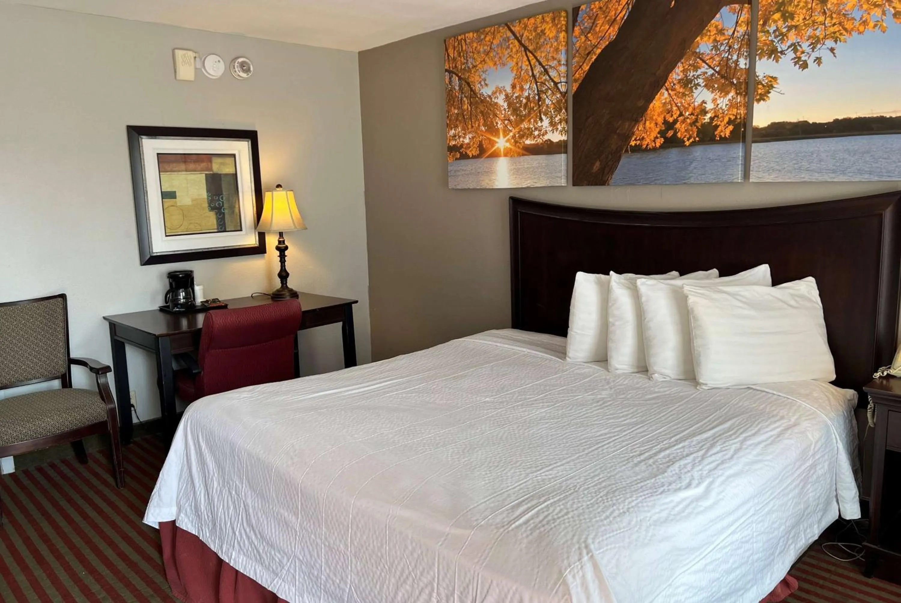 Photo of the whole room in Days Inn by Wyndham Pittsburg KS