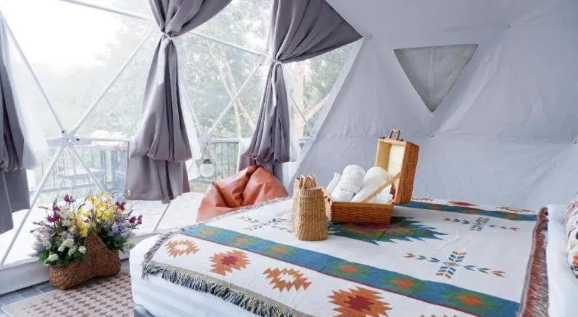 Bed in Khaopubpa Resort