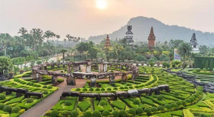 Baan Cha-lier Sook Bangsaray