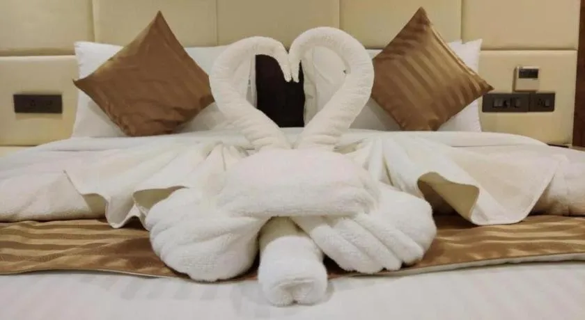 Bed in Hotel Minerva Grand